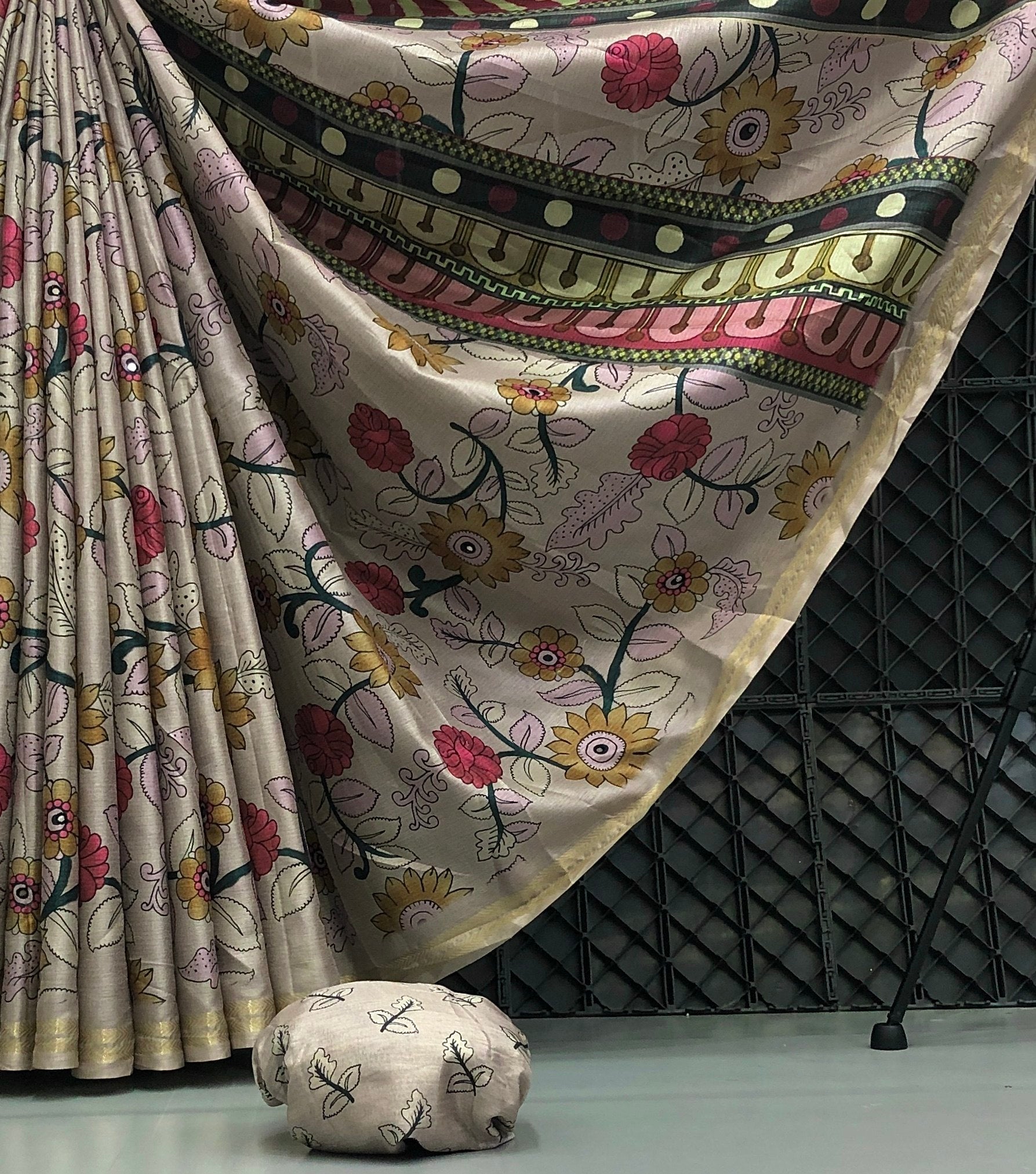 #COlor_Beige