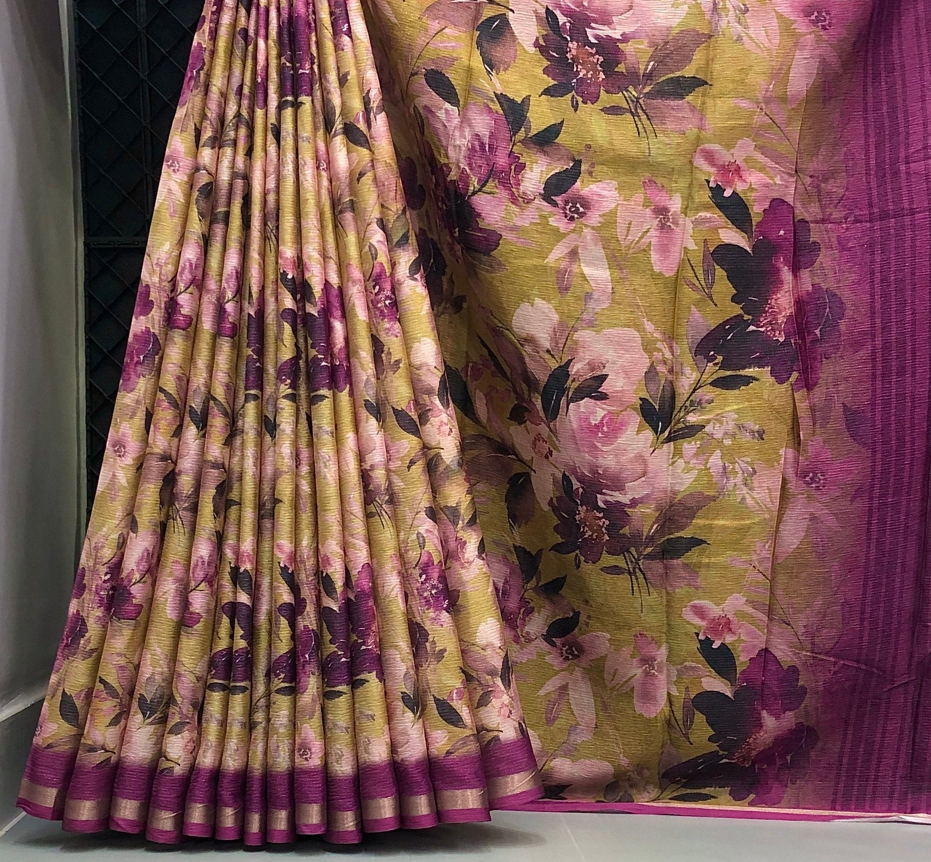 Evans Shimmer Zari Lining Printed Saree