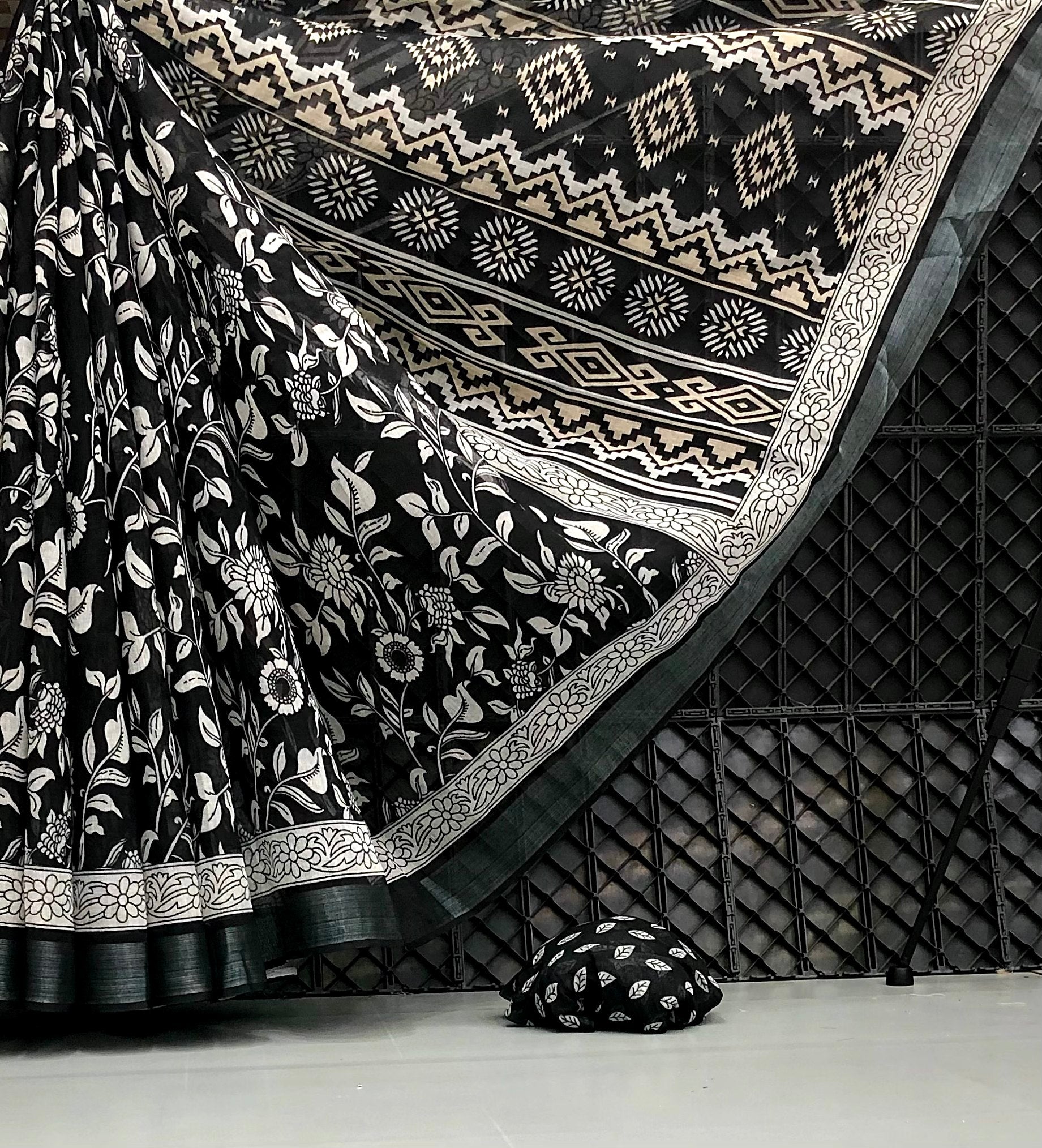 #COlor_Black