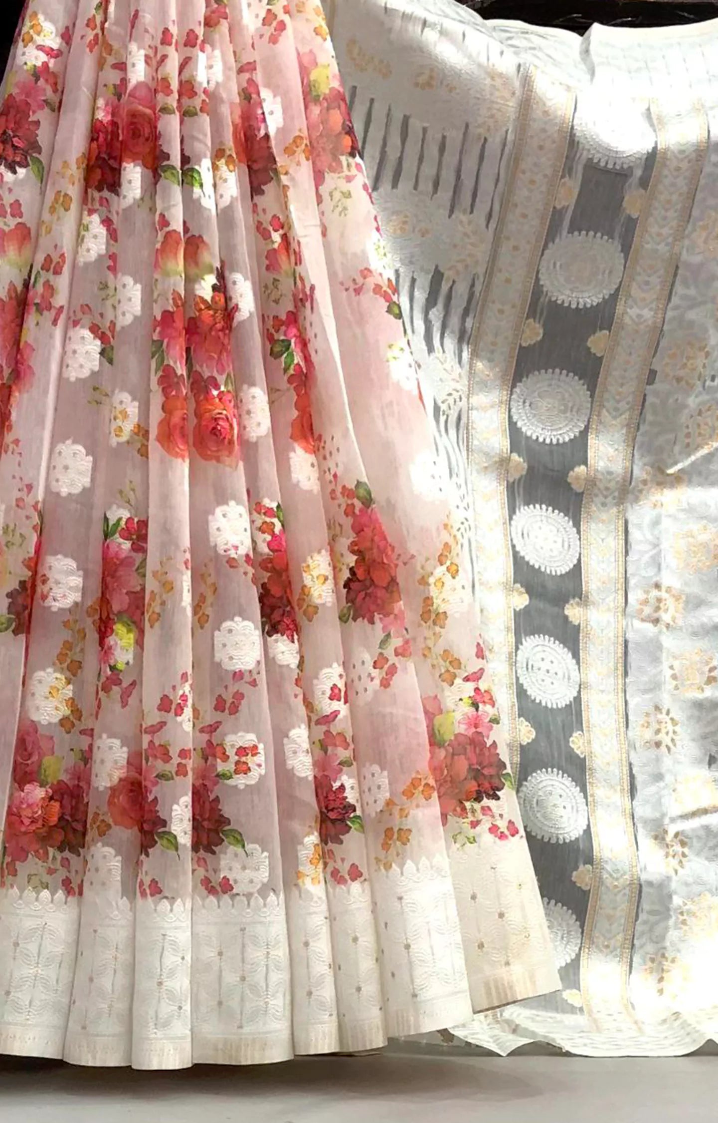 FLOKI SOFT LUCKNOWI FLORAL DIGITAL PRINTED SAREE