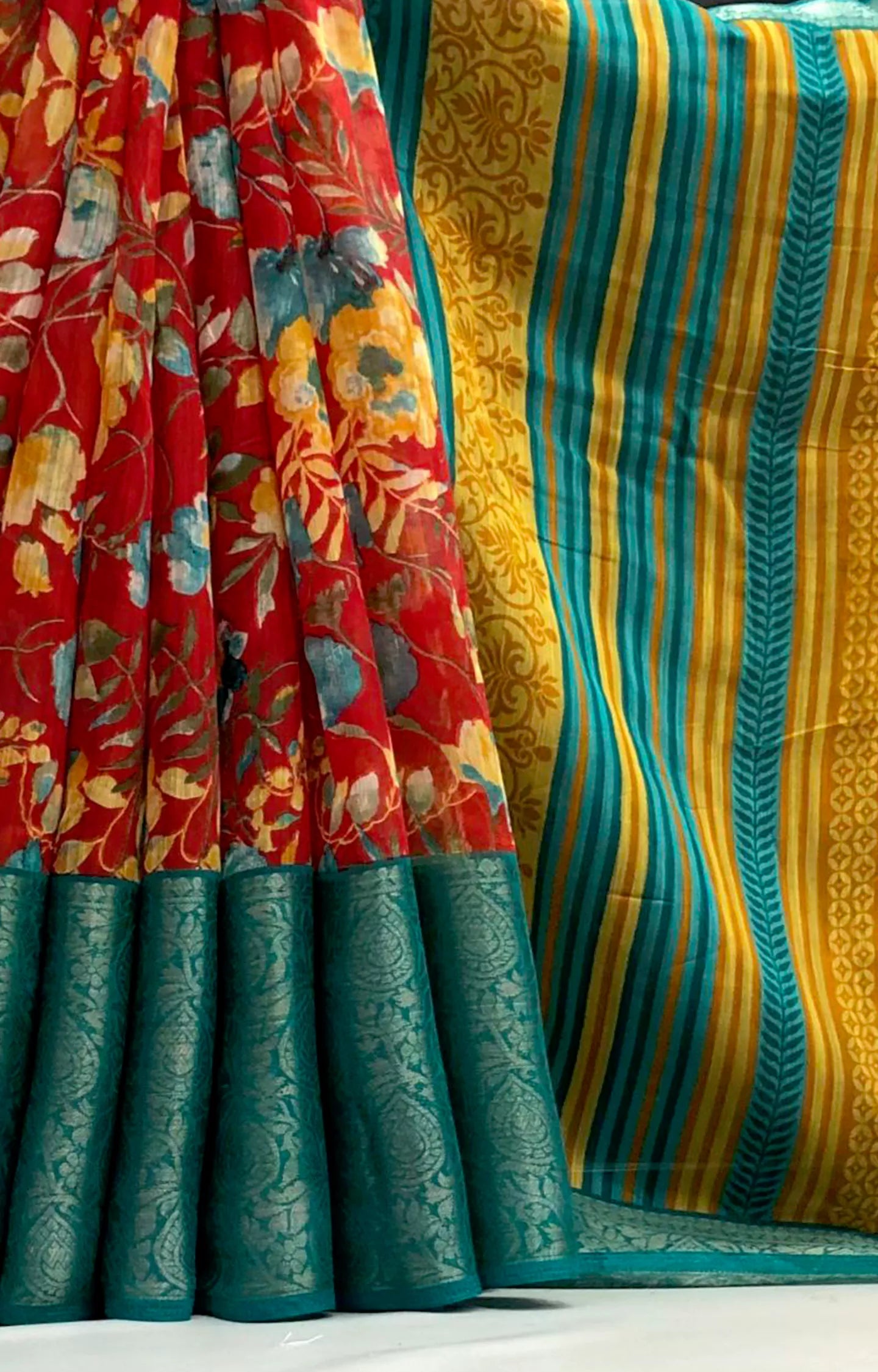 HARRYNA FLORAL PRINT WITH JACQUARD WEAVING BORDER SAREE.