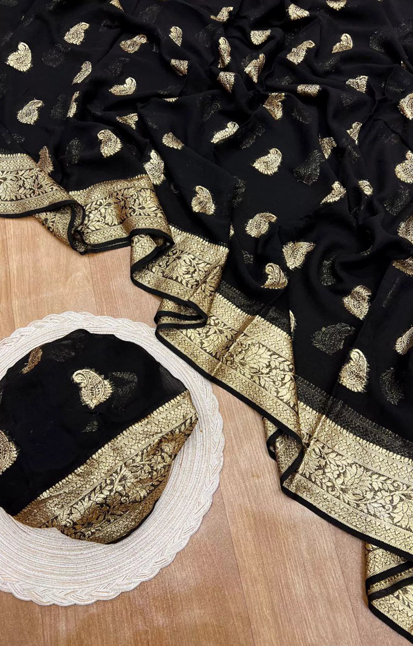 SNEHNA VISCOSE GEORETTE SAREE.