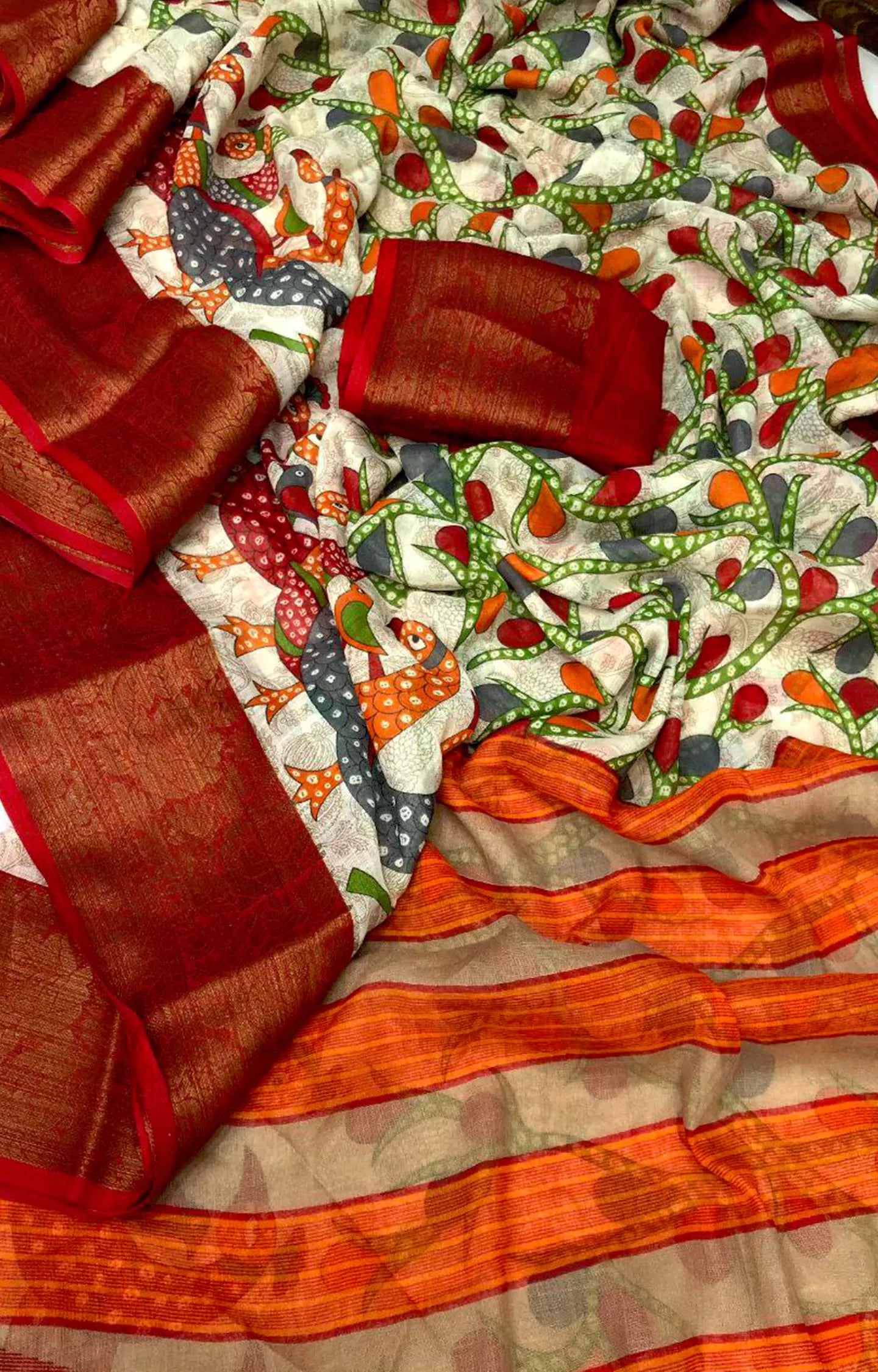 NOTICE SOFT LINEN DIGITAL PRINT SAREE.