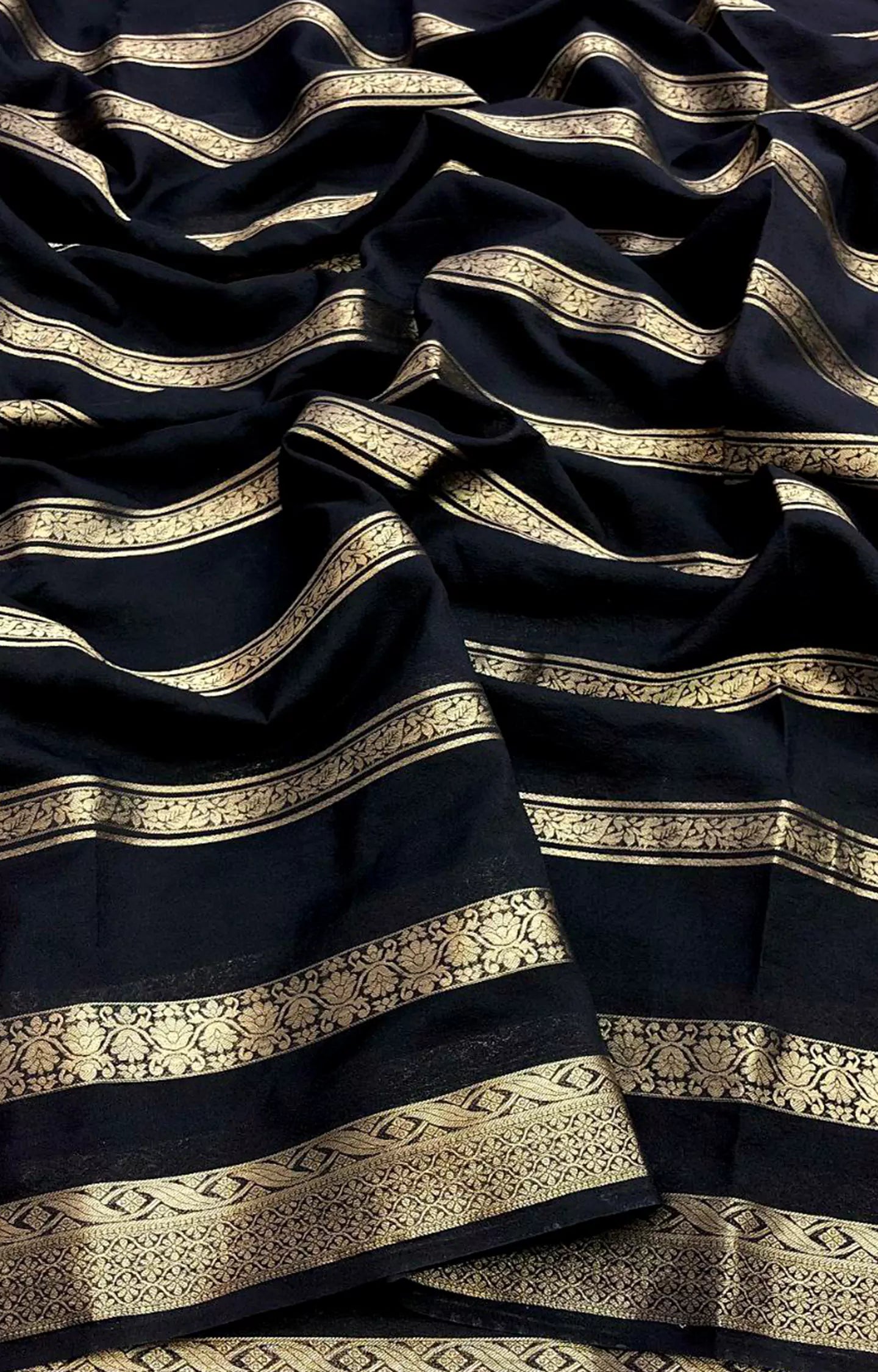 YASHFEEN CHIFFON SILK HAND DYED SAREE.
