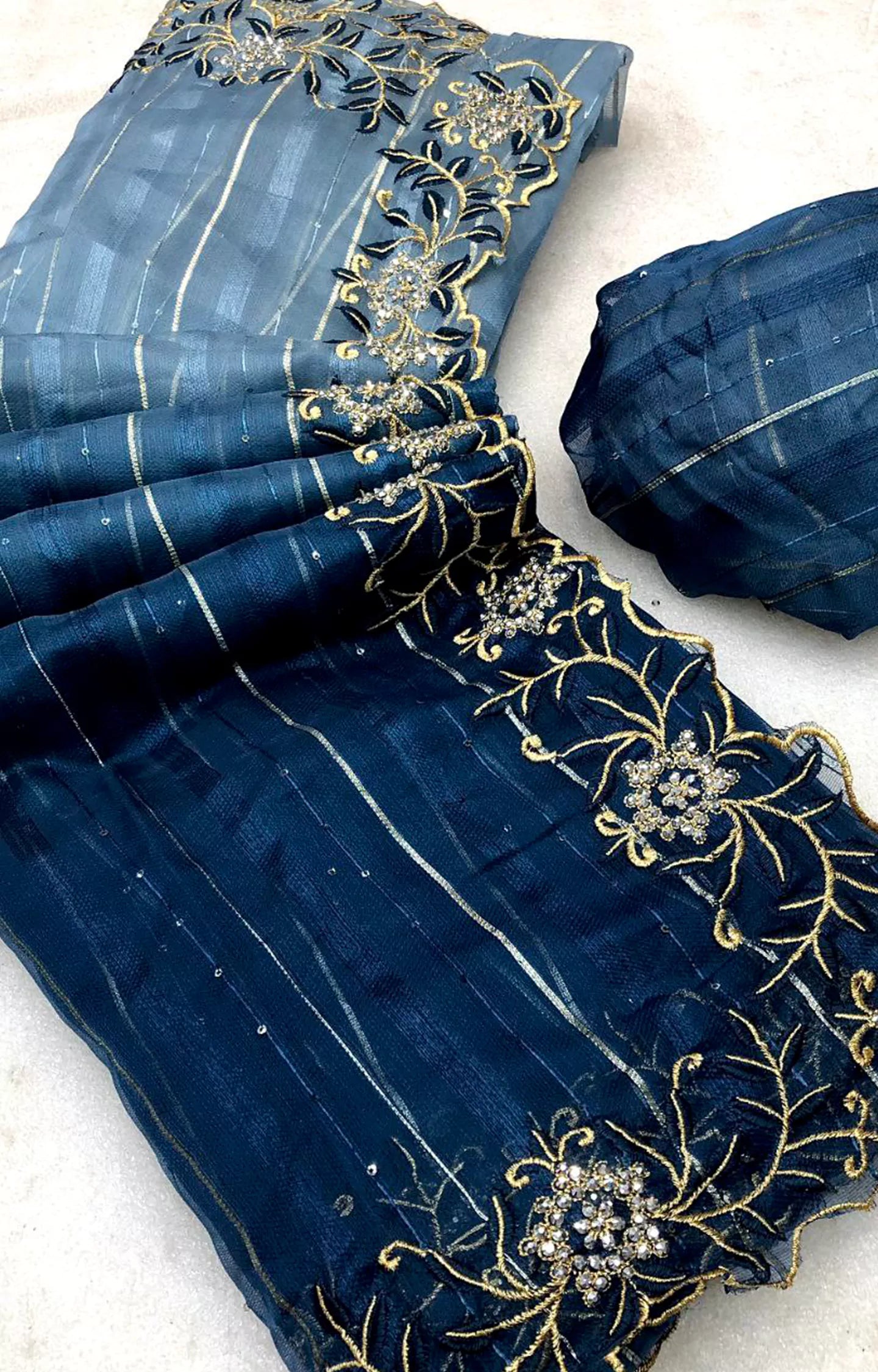 BENAZIR JUTE ORGANZA 2 COLOUR SHADED SAREE.