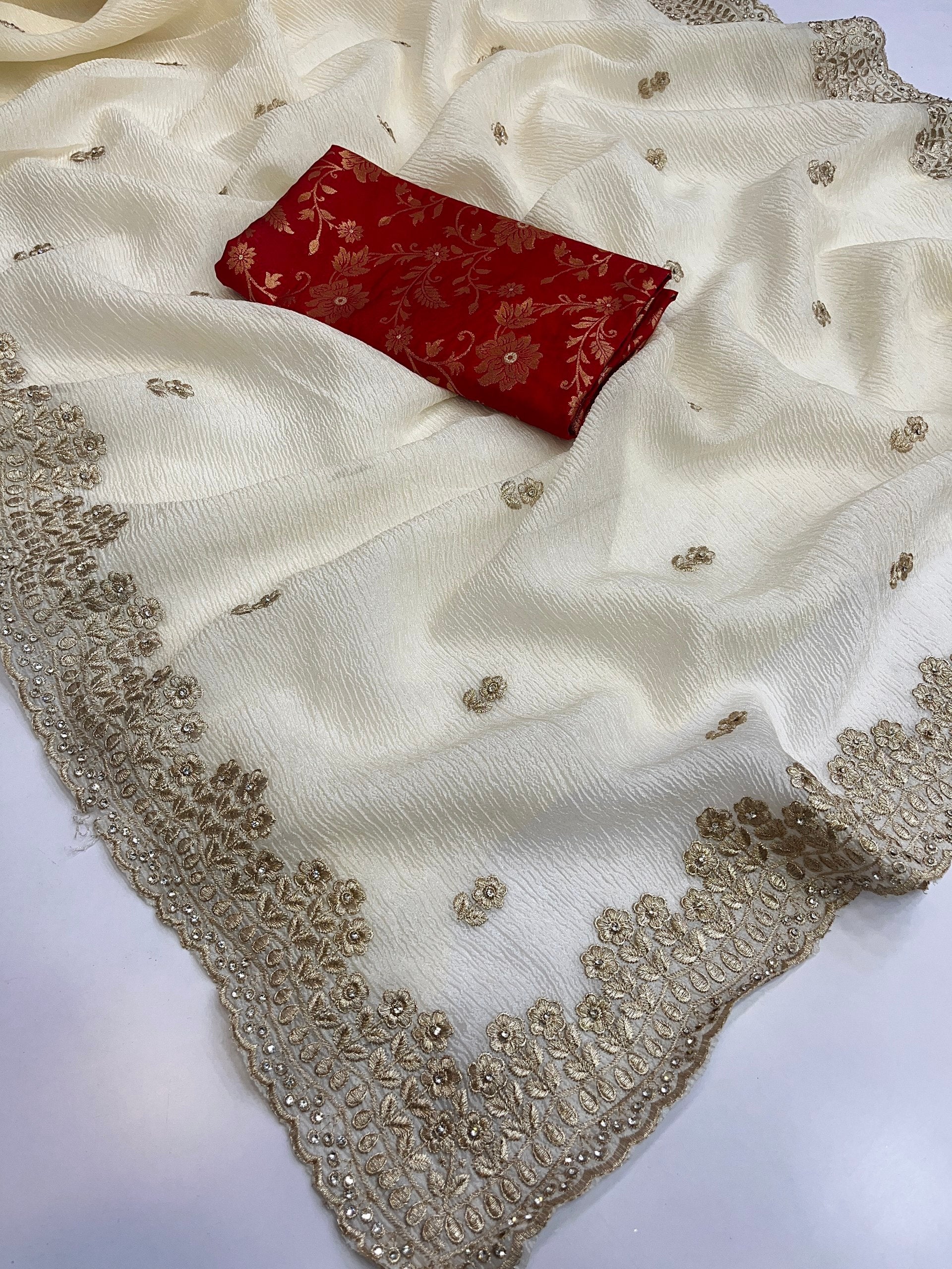 Ikiz  crush Silk Floral Embroidery Work Saree