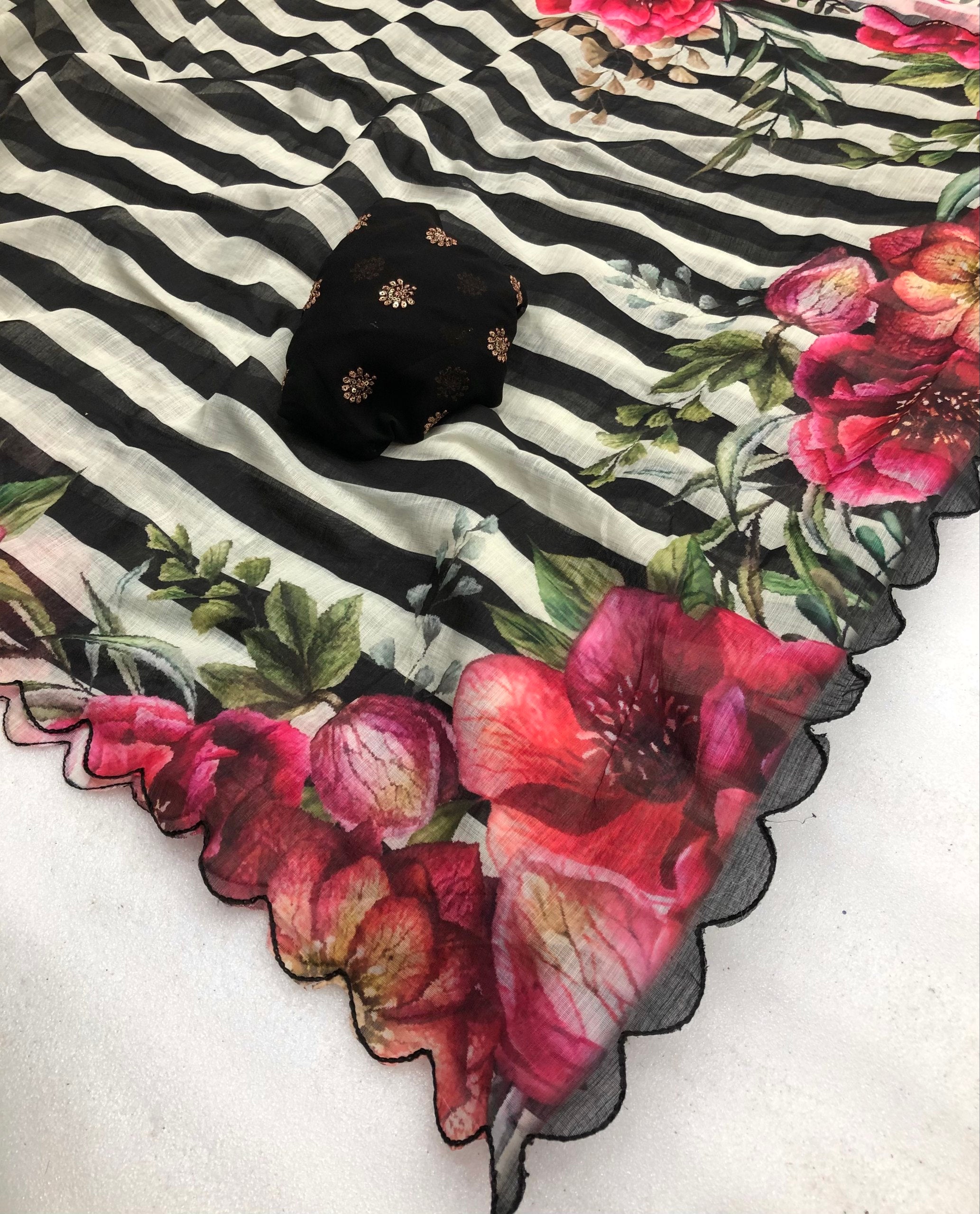 Logical Soft Linen Black & White Geometrical Saree