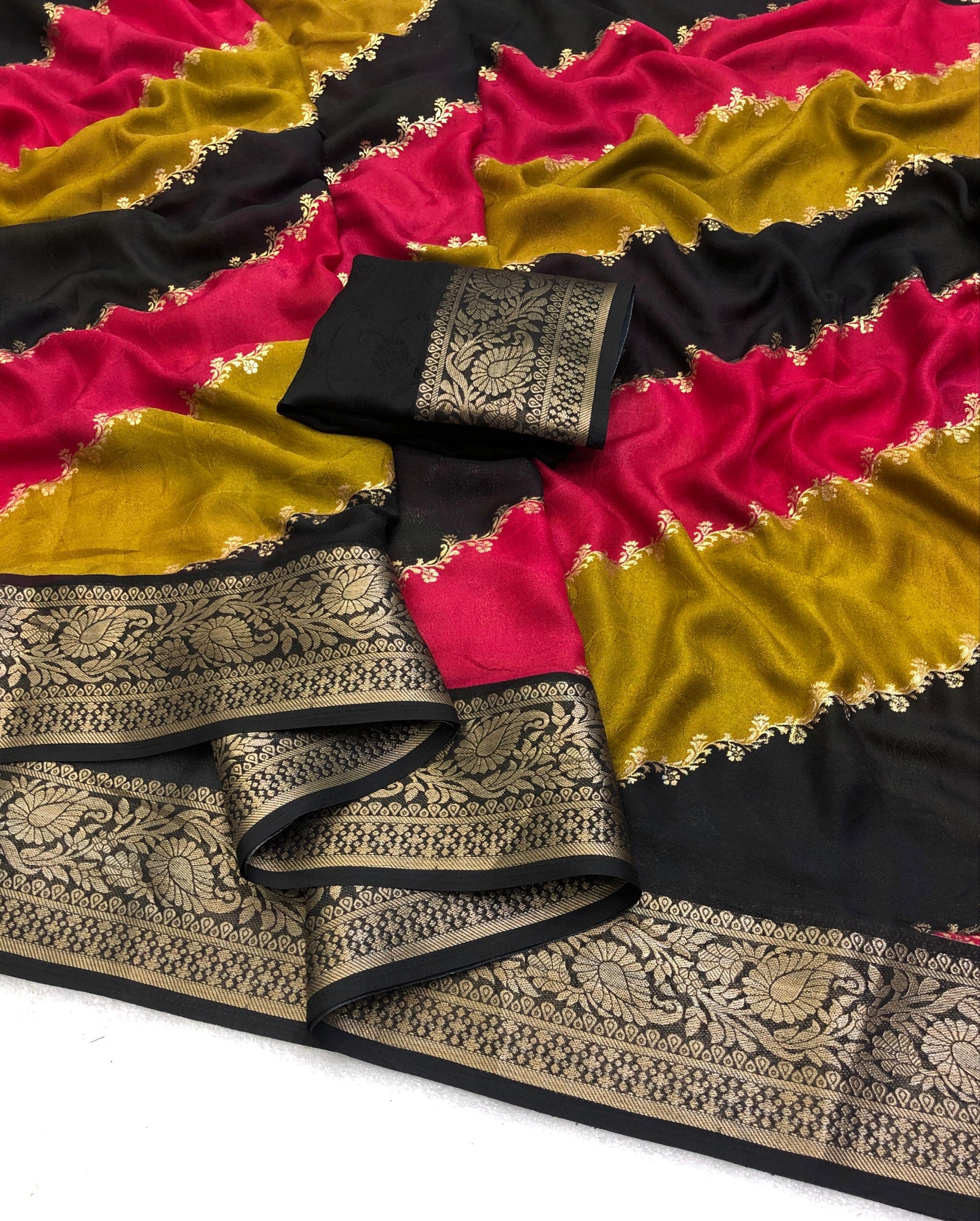 Raabta Dola Mass Mello Foil Printed Saree