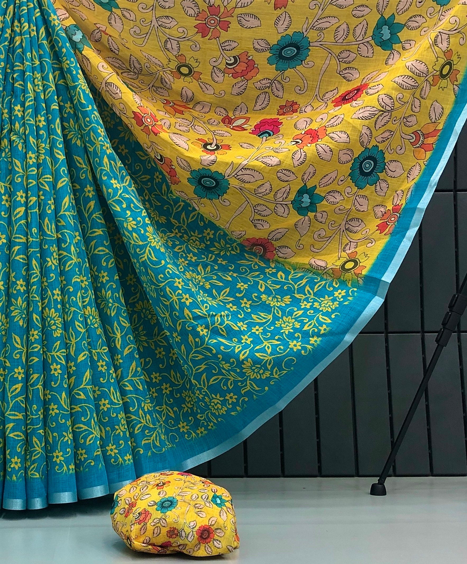 Zavir Linen Printed Zari Piping Border Saree