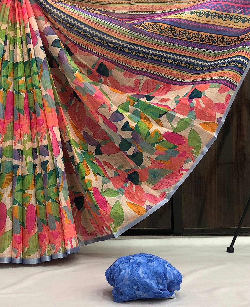 Pixia Linen Printed Zari Weave Border Saree