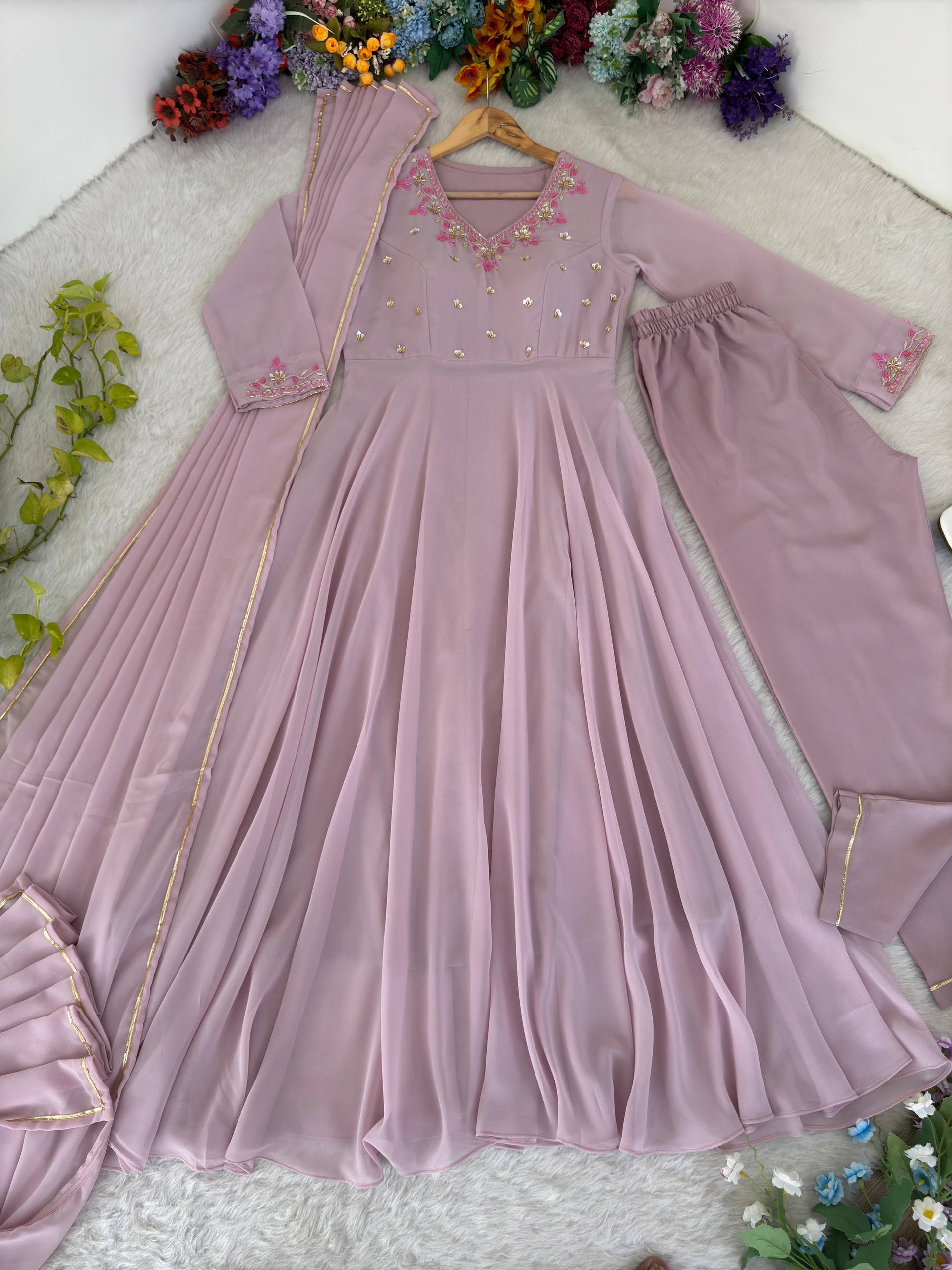 Review Fox Georgette Neck And Sleeve Handwork Gown