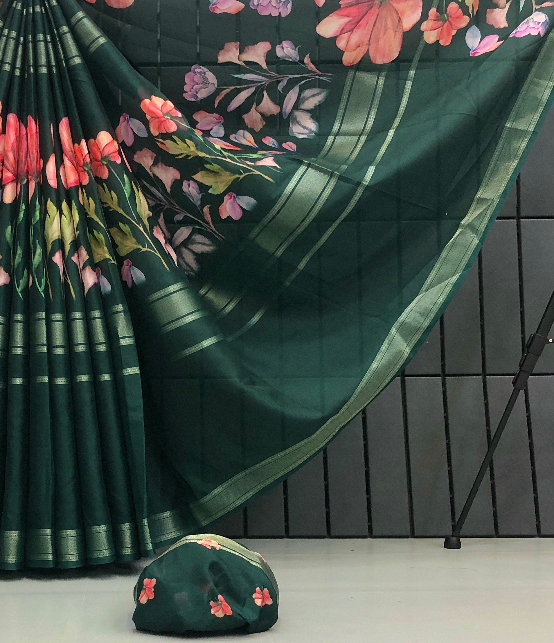 #Color_Bottlegreen