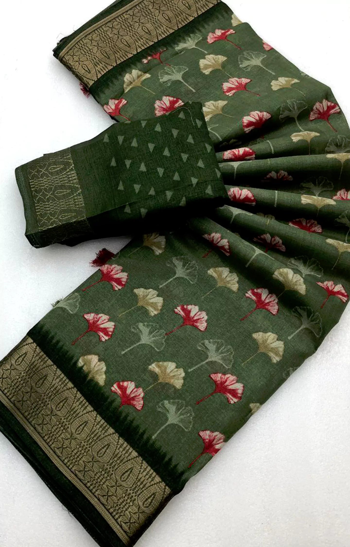 RANISA SEMI COTTON FLORAL DIGITAL PRINT SAREE.