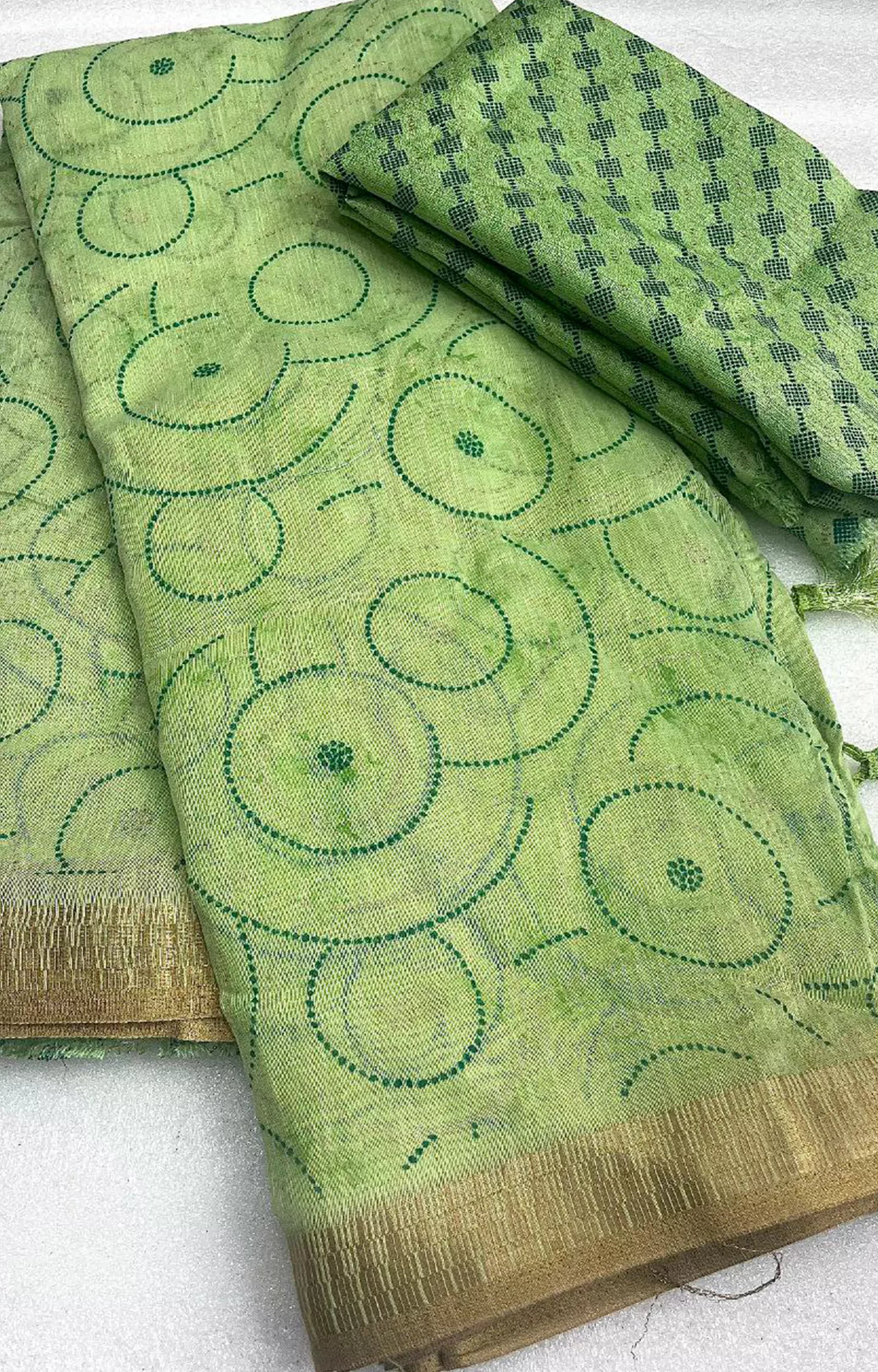 IGNIS SOFT LENIN PRINTED SAREE.