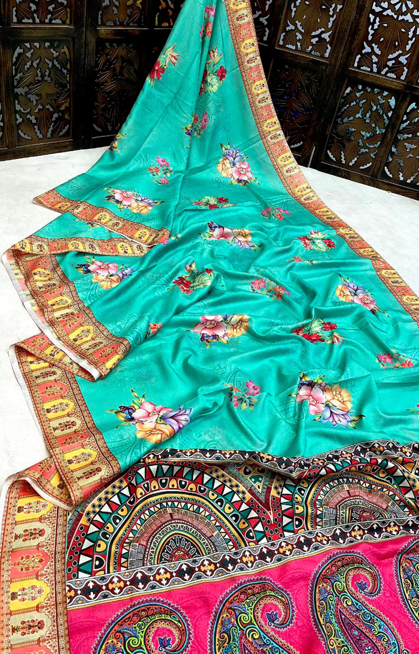 BEENA SOFT LENIN FLORAL DIGITAL PRINT SAREE.