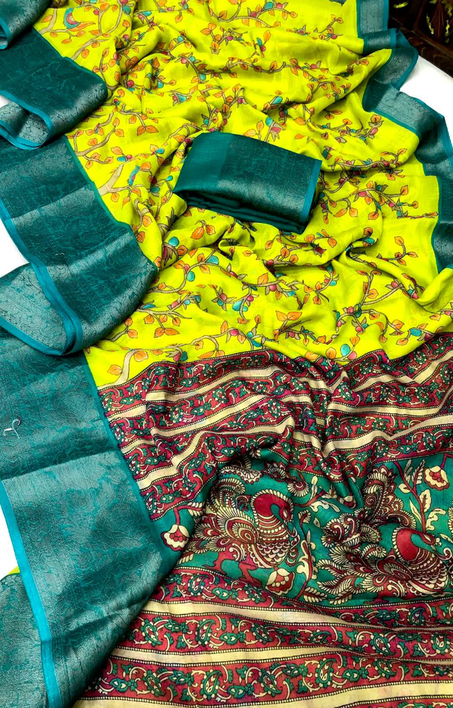 NOTICE SOFT LINEN DIGITAL PRINT SAREE.