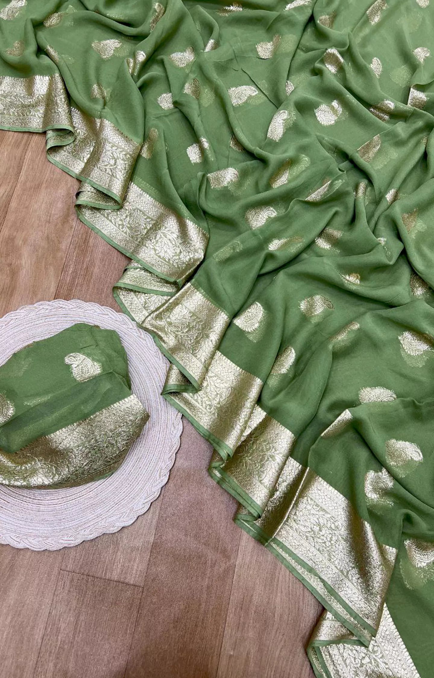 SNEHNA VISCOSE GEORETTE SAREE.