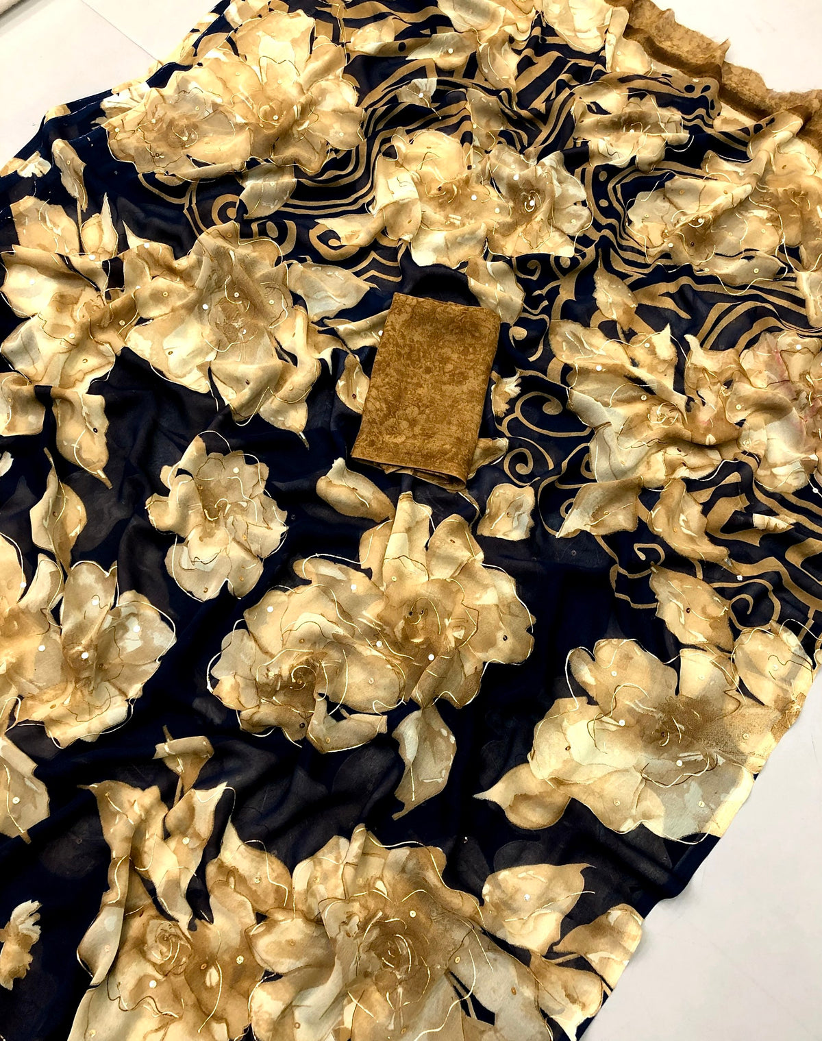 #Color_Gold