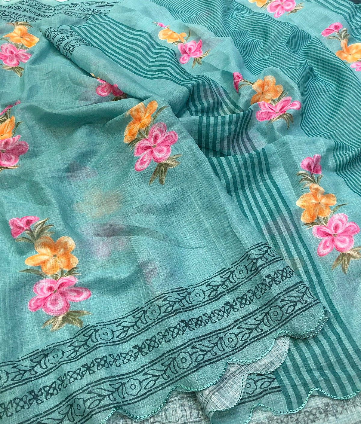 Mahira Linen Floral Printed Saree