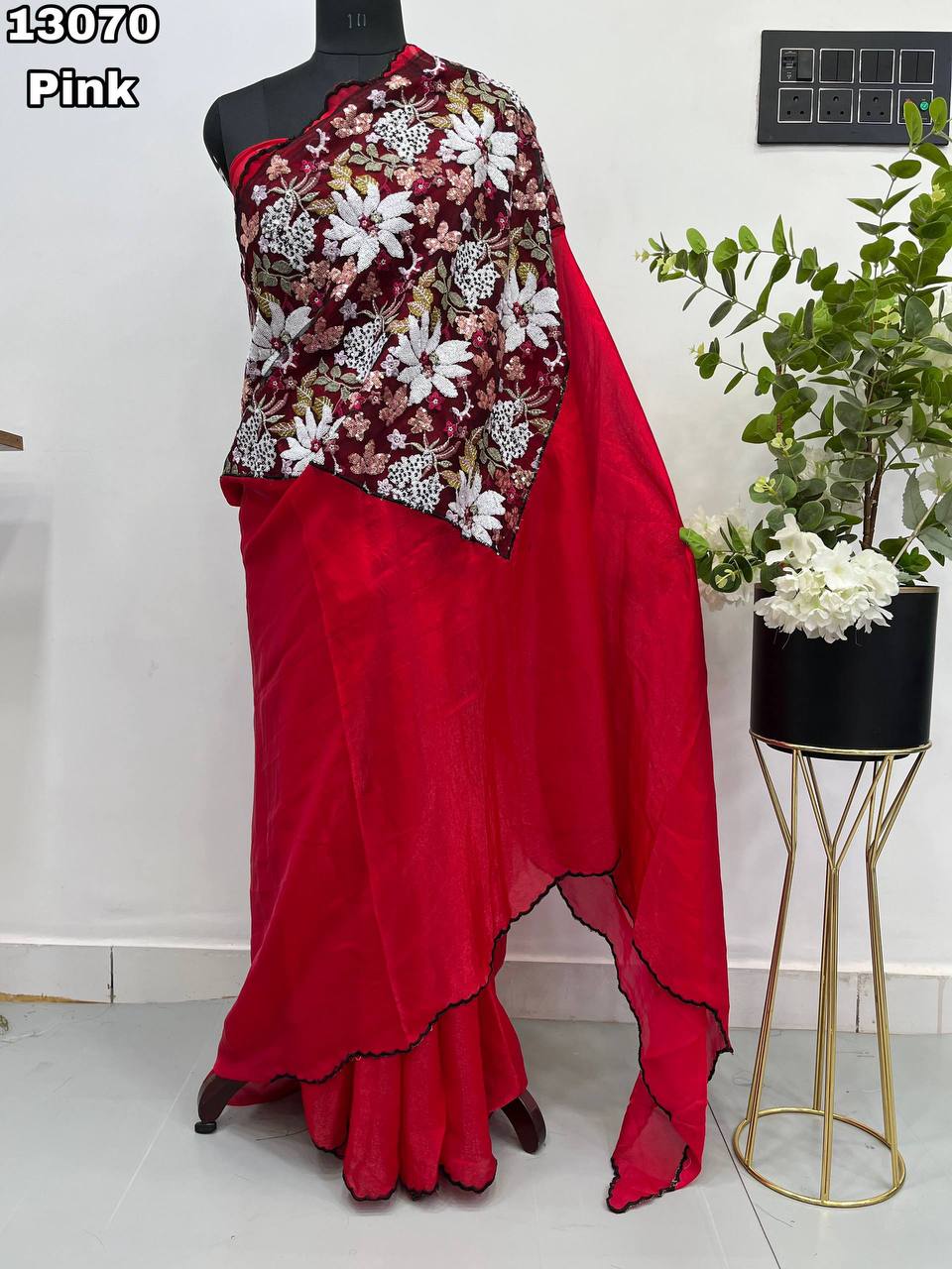 Soft Linen Printed, Furr & Foil Work Sarees with Blouse