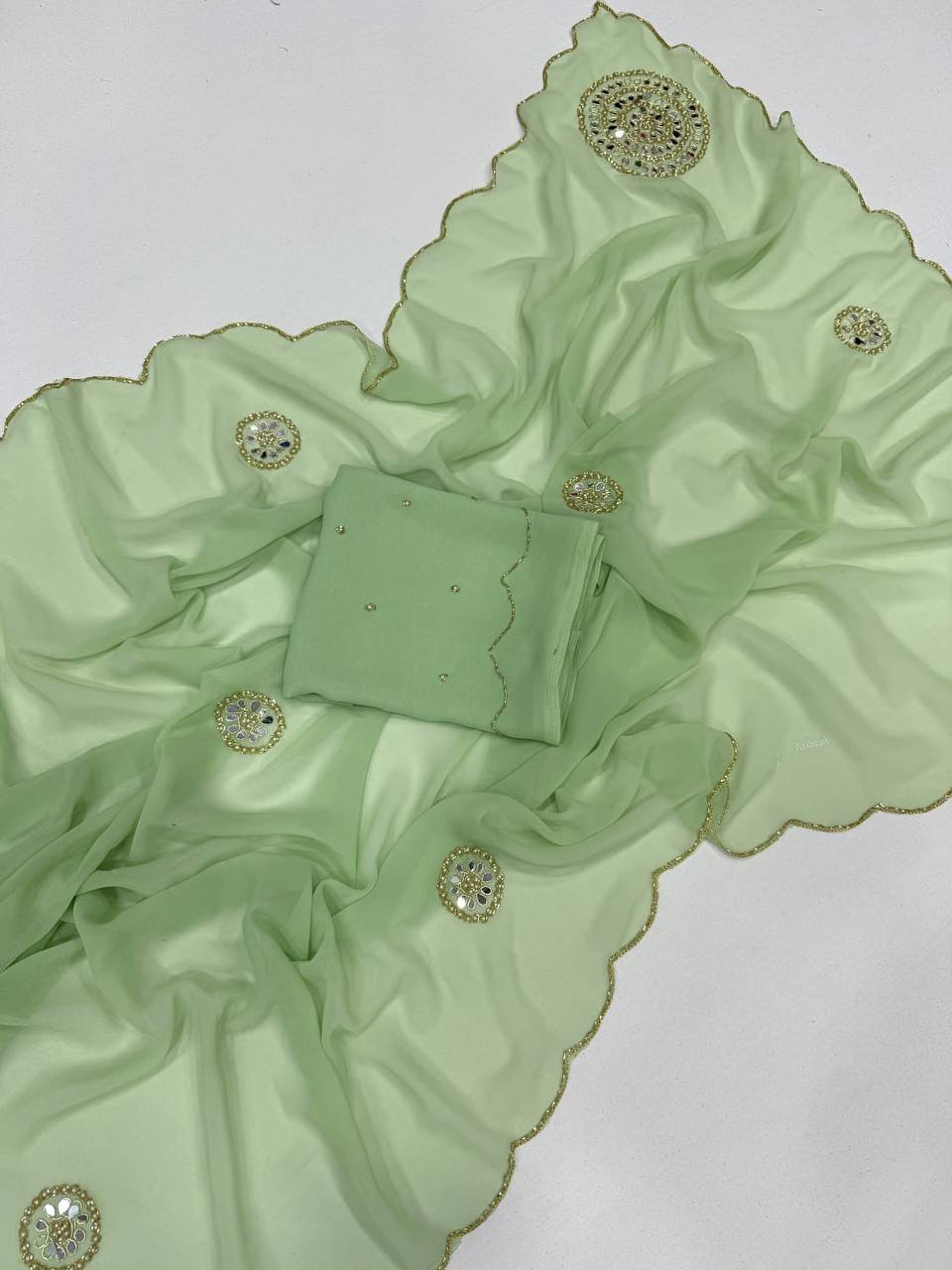 #Color_Pistagreen