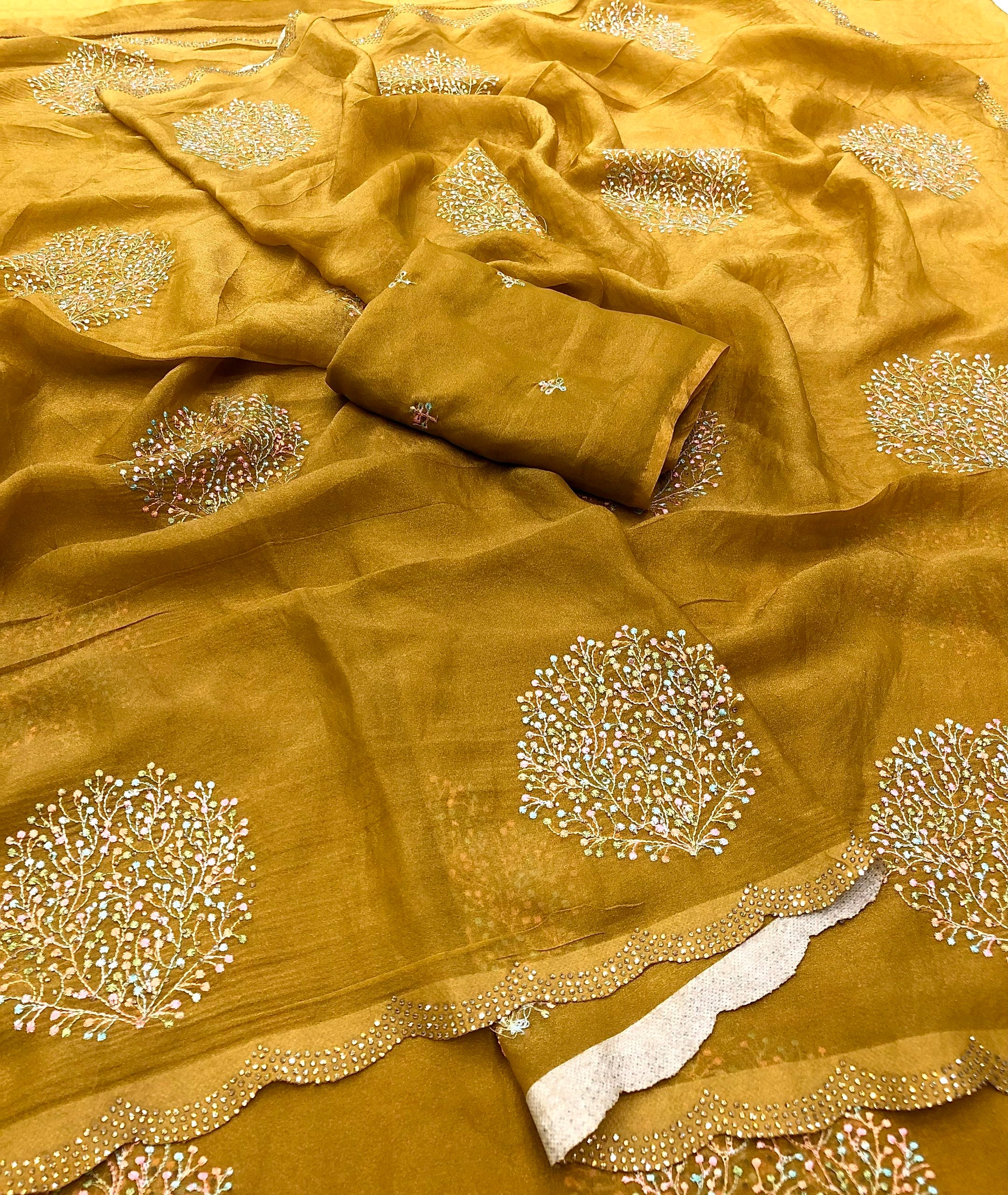 #Color_Gold