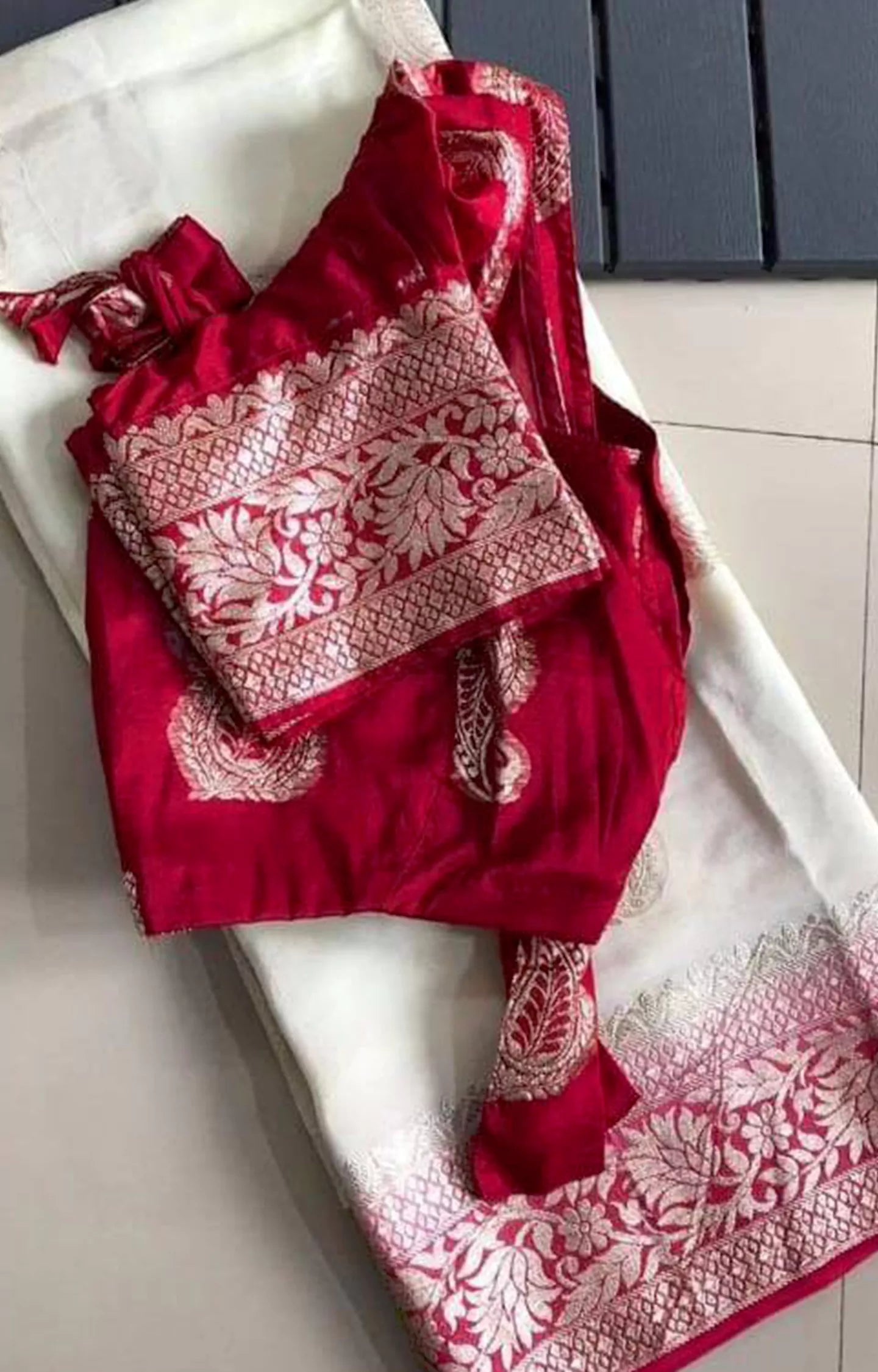 EZRA PURE VISCOSE DOLA JACQUARD BORDER SAREE