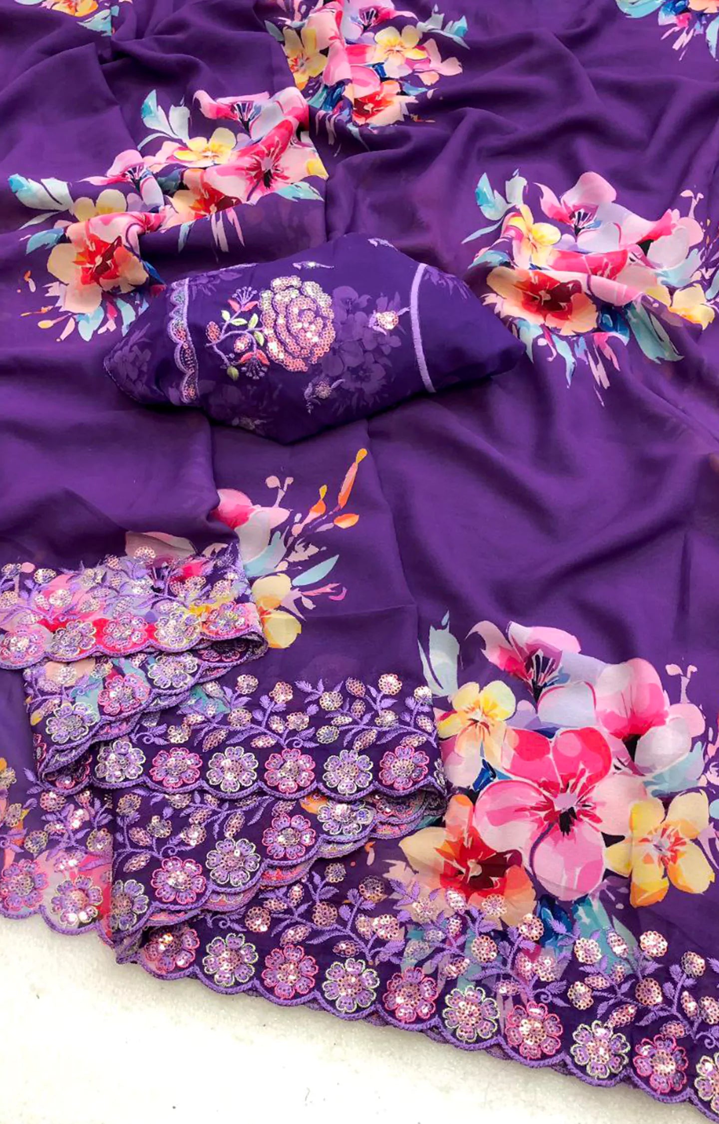 TENAZ SOFT & SMOOTH WEIGHTLESS CHIFFON FLORAL DIGITAL PRINTED SAREE.