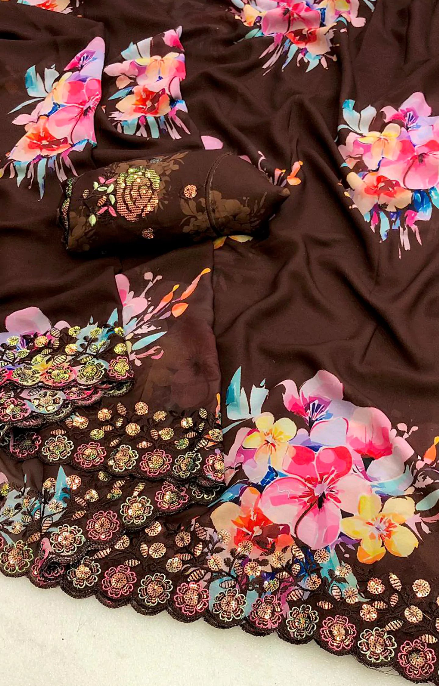 TENAZ SOFT & SMOOTH WEIGHTLESS CHIFFON FLORAL DIGITAL PRINTED SAREE.