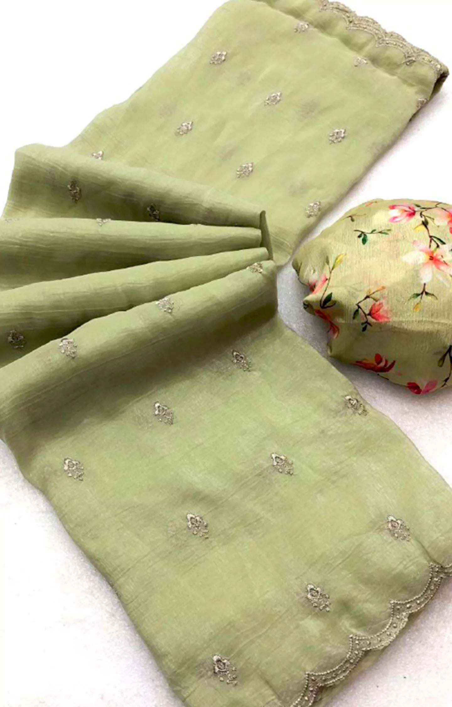 FUSIA GEORGETTE CRUSH WITH EMBROIDWRY WORK SAREE.