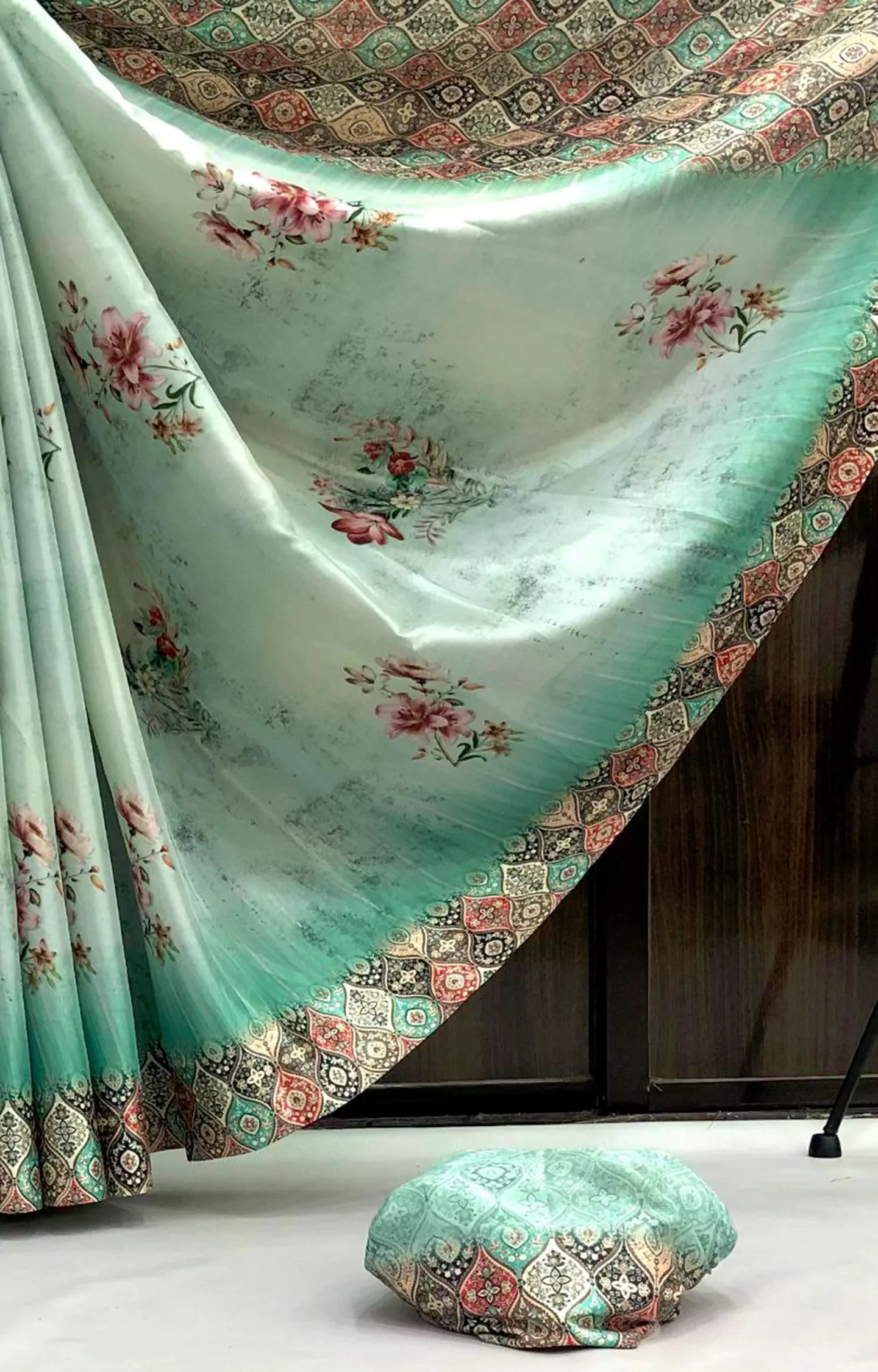 KARNIVAL SOFT SILK FLORAL DIGITAL PRINT SAREE.
