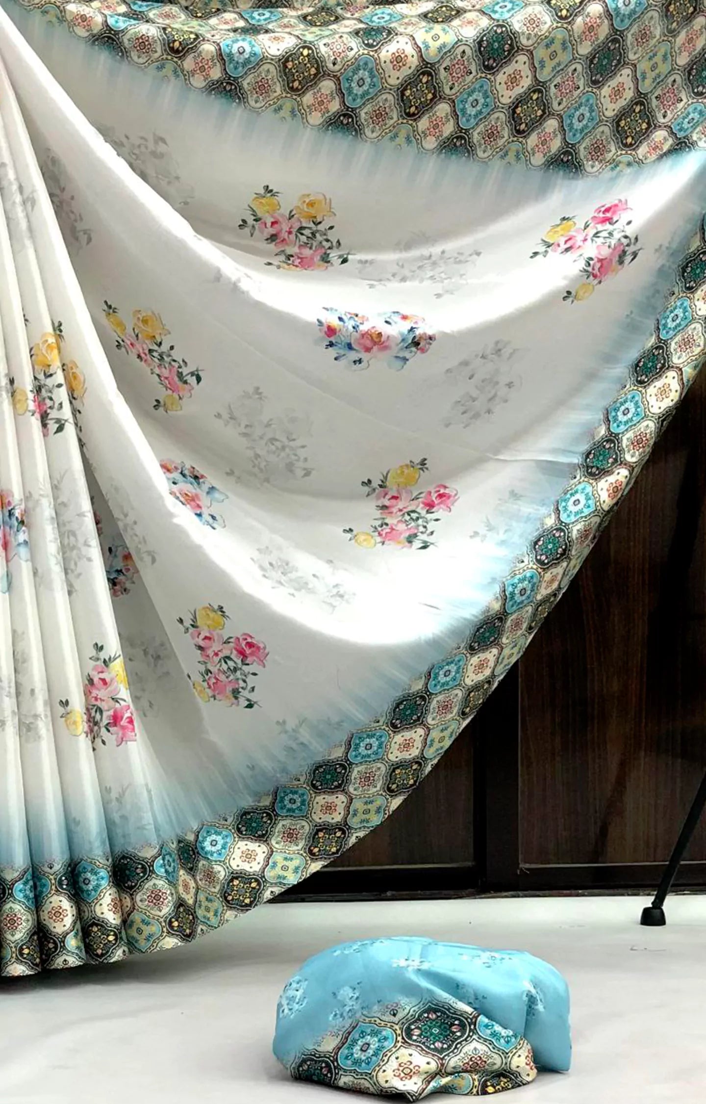 KARNIVAL SOFT SILK FLORAL DIGITAL PRINT SAREE.
