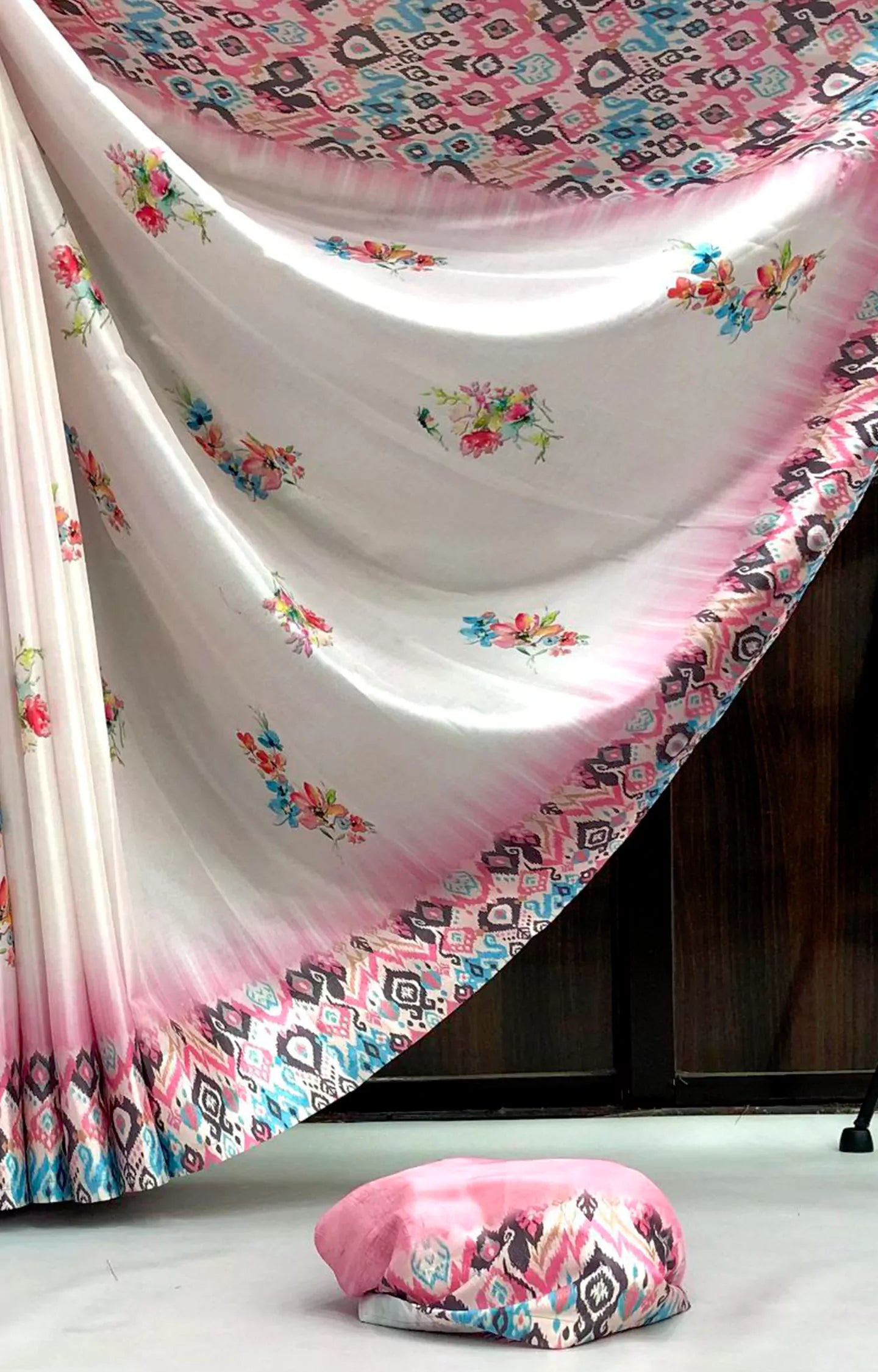 KARNIVAL SOFT SILK FLORAL DIGITAL PRINT SAREE.