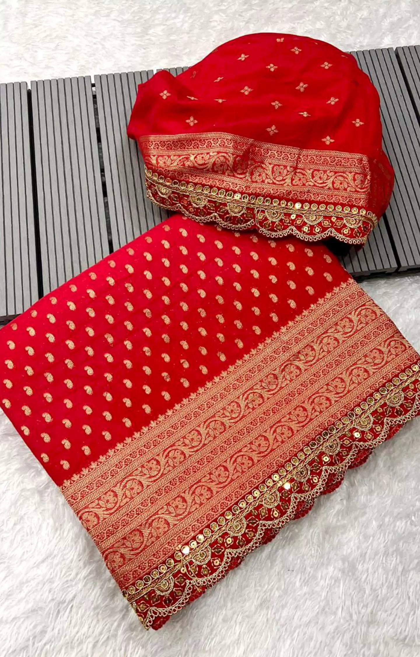 BELASY ADORN YOURSELF IN THIS BEAUTIFUL SAREE