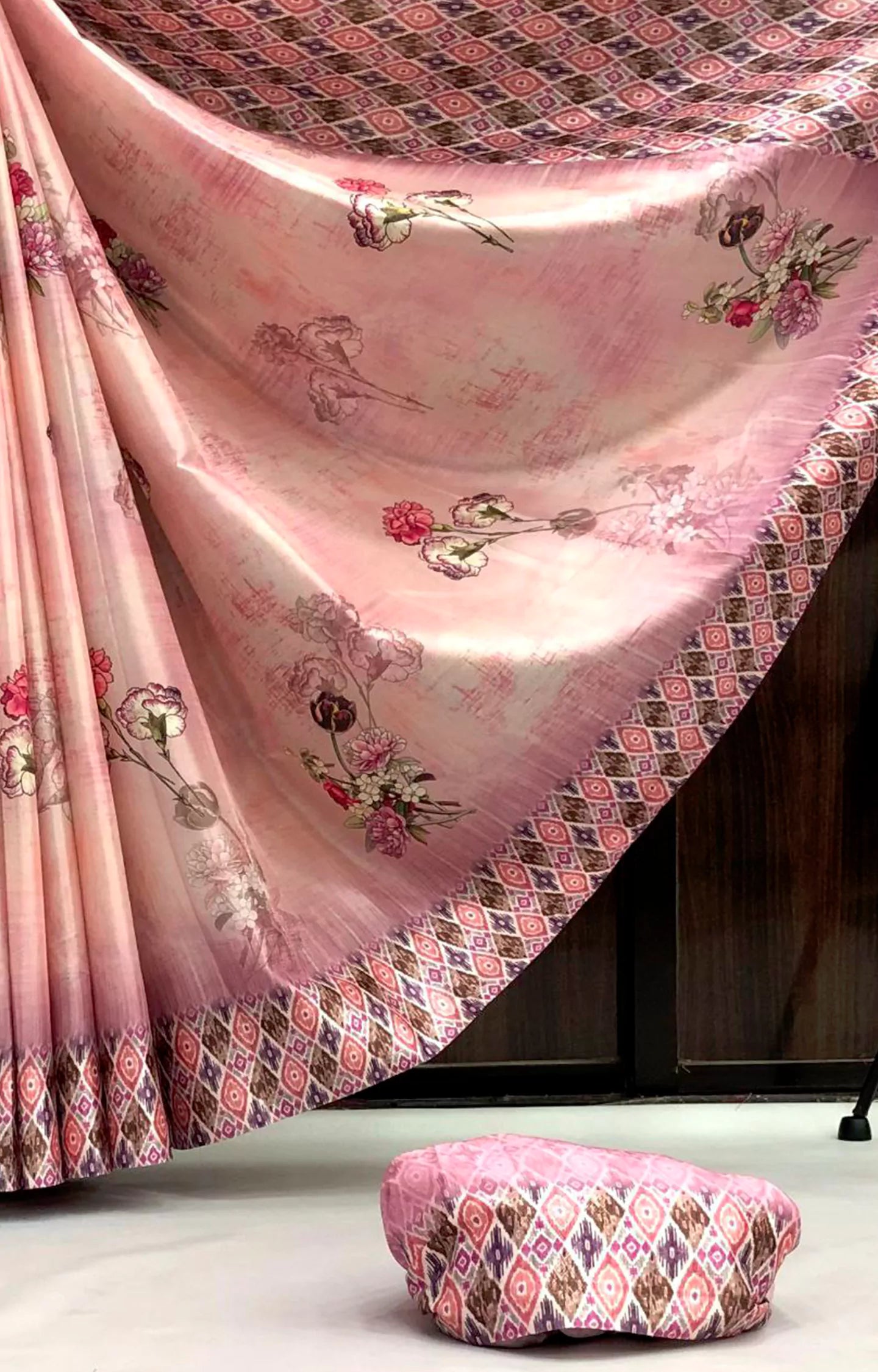 KARNIVAL SOFT SILK FLORAL DIGITAL PRINT SAREE.