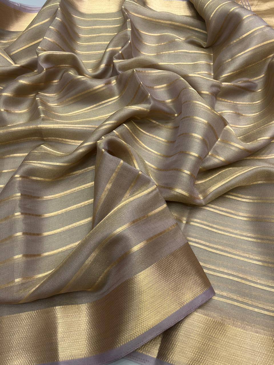 Defacto Banarasi Tissue Silk Gold Zari Weaving Saree