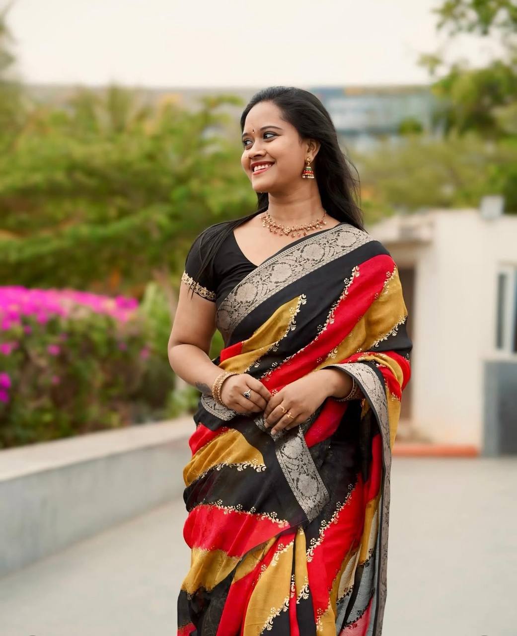Raabit Soft Dola Mass Mello Foil Printed Saree