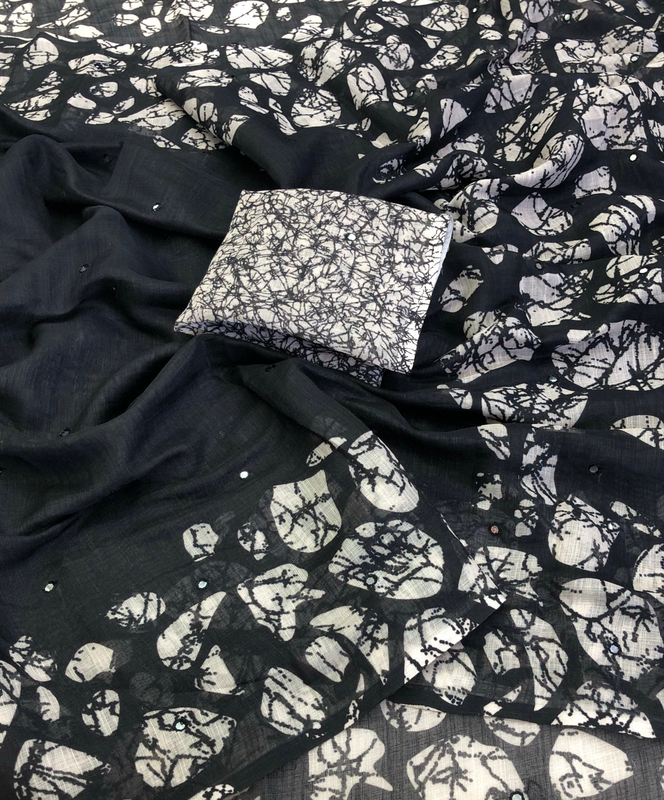 Arosh  Linen Geometric Design Black&White Printed Saree