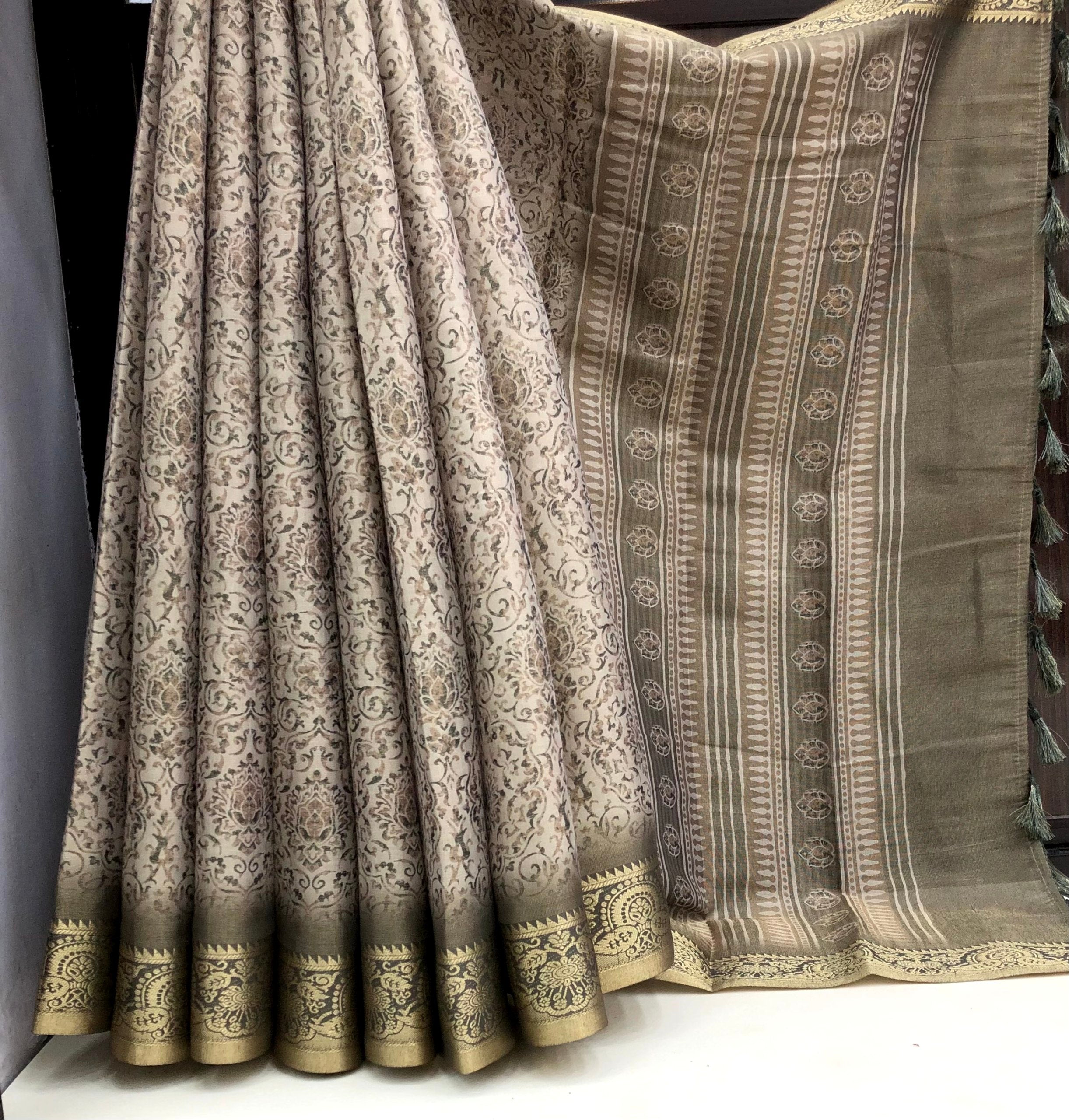 Shajila Soft Linen Floral Digital Printed Saree