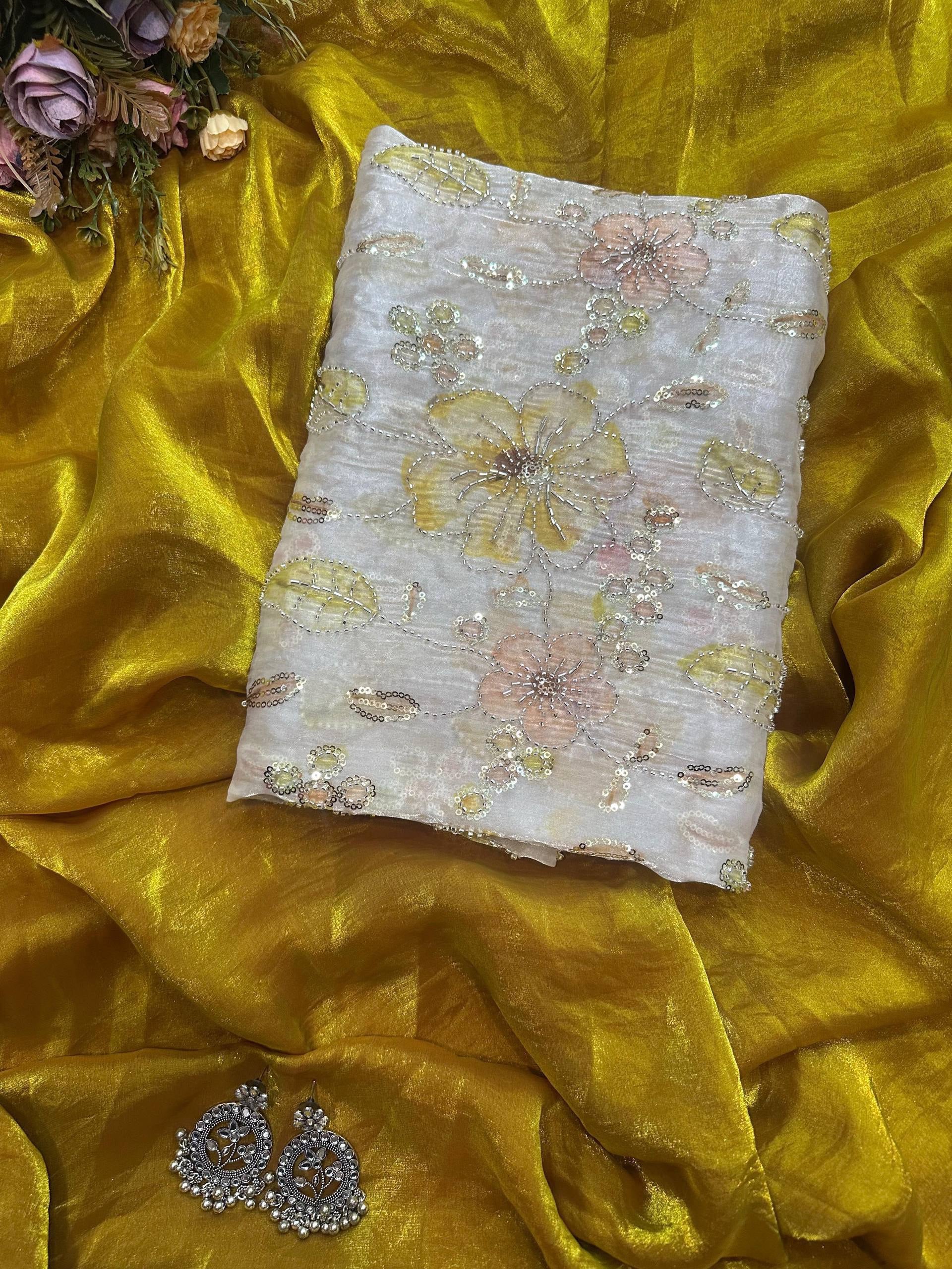 #Color_Gold