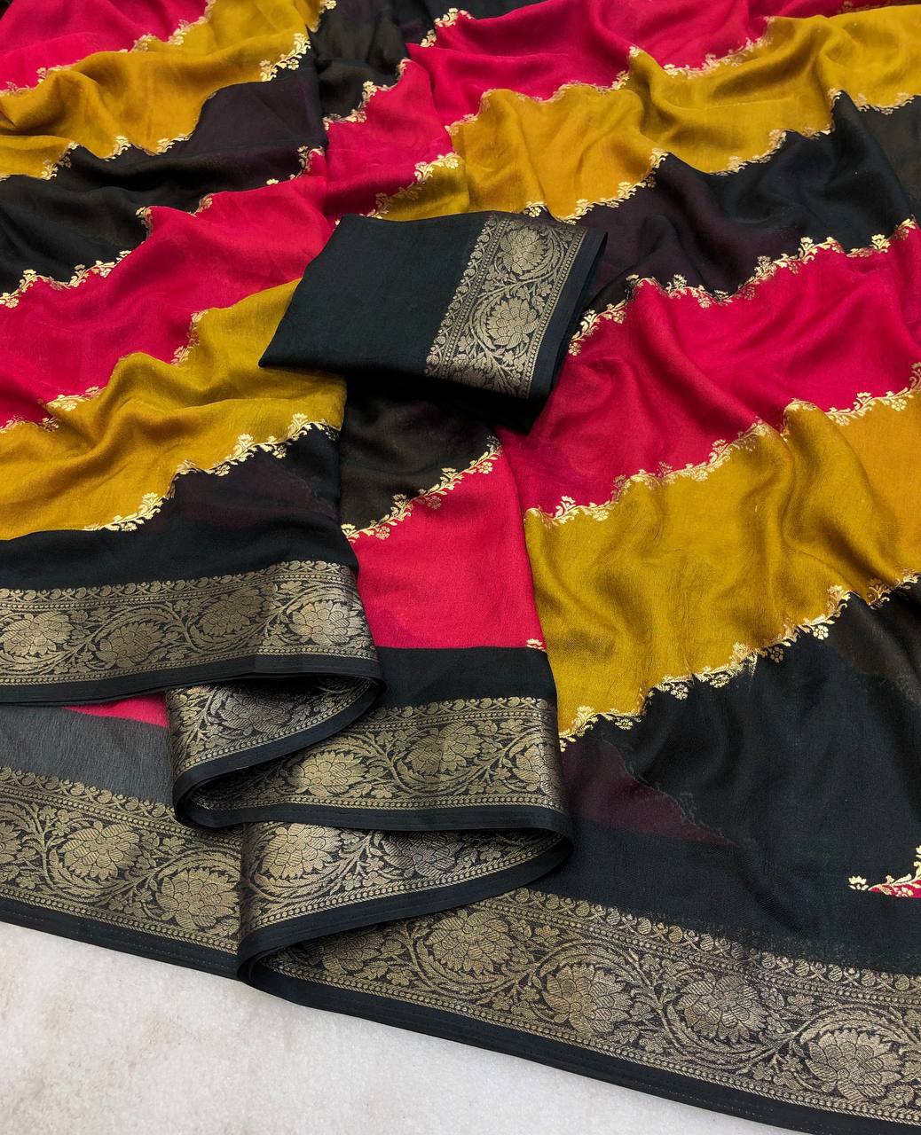 Raabit Soft Dola Mass Mello Foil Printed Saree