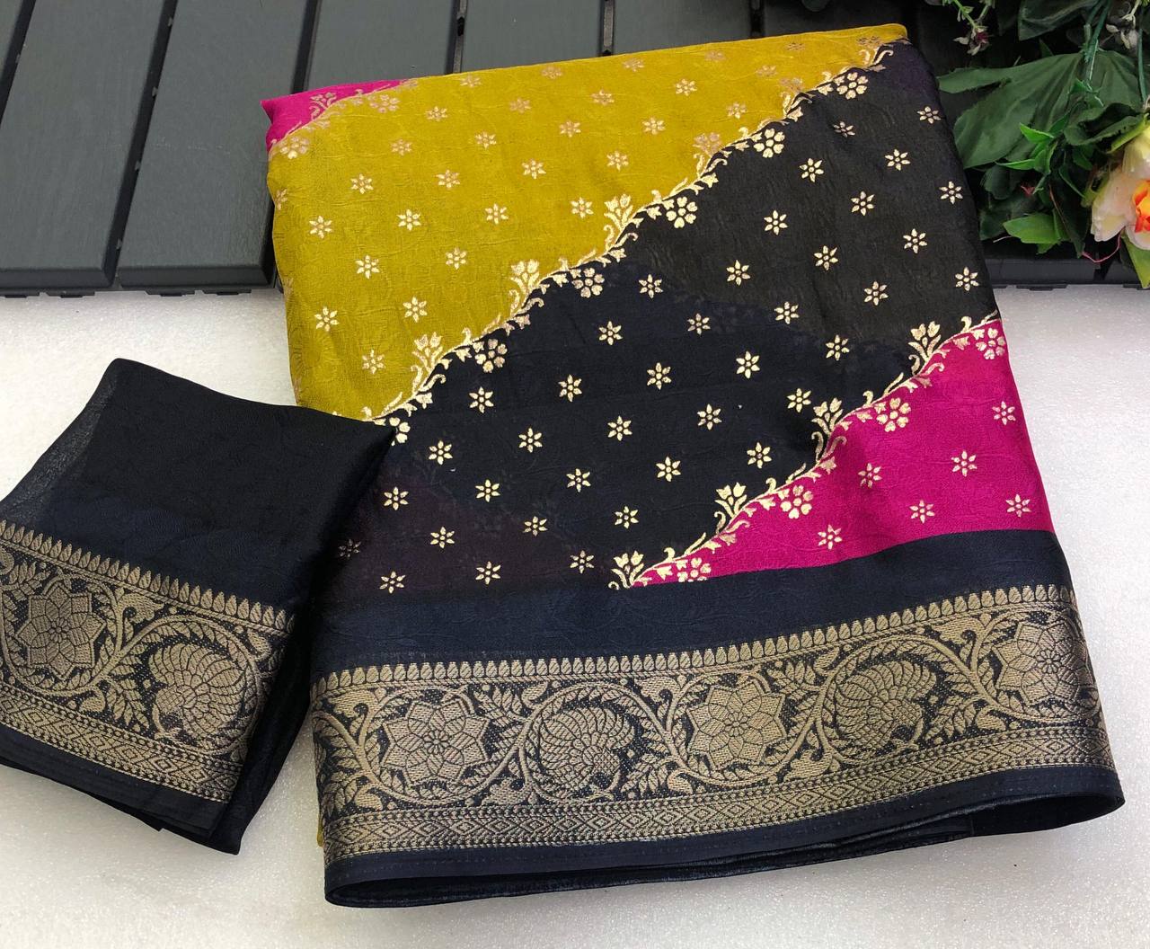 Raabta 2 Soft Dola Mass Mello Foil Printed Saree