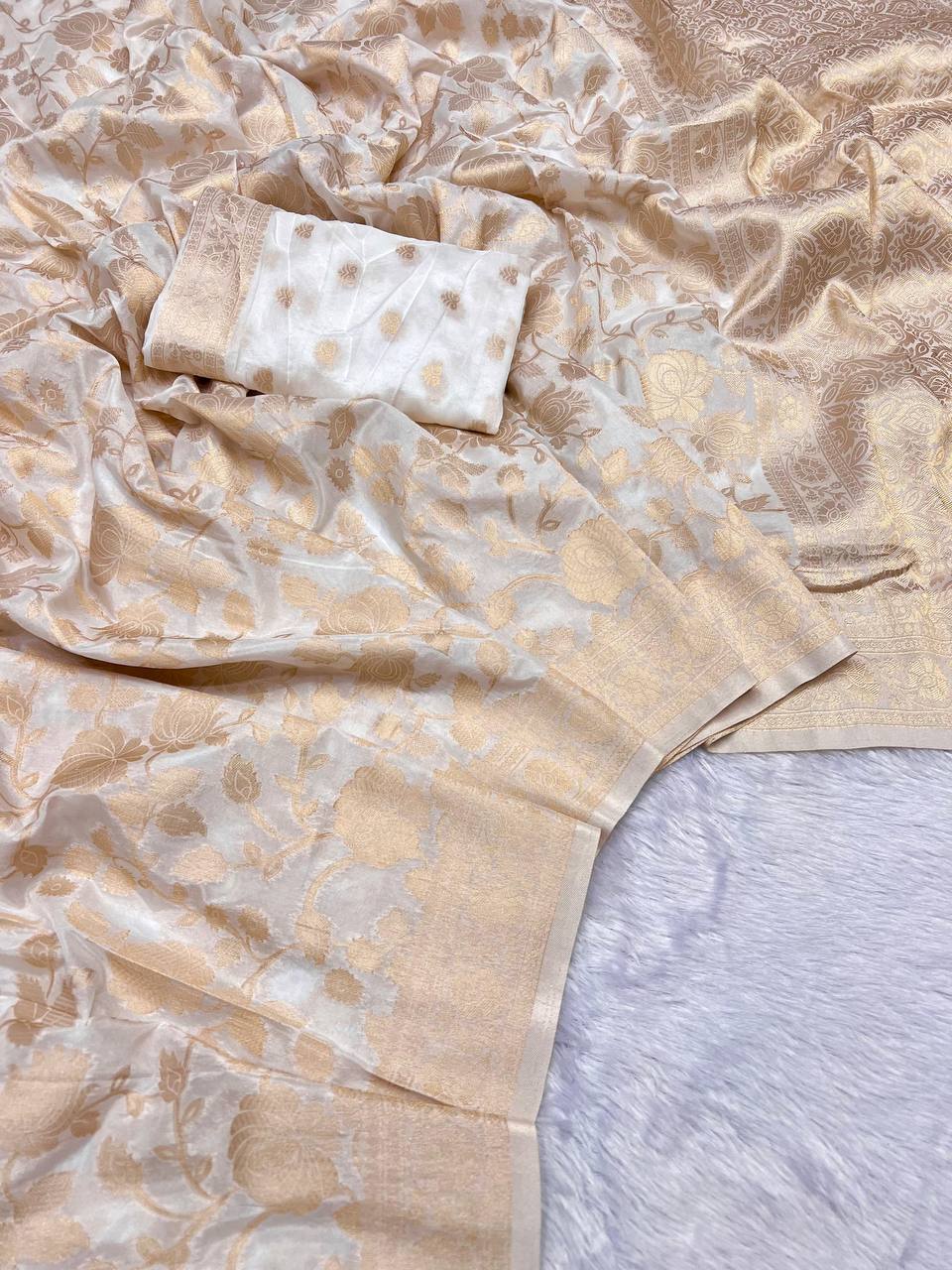 #Color_Off White