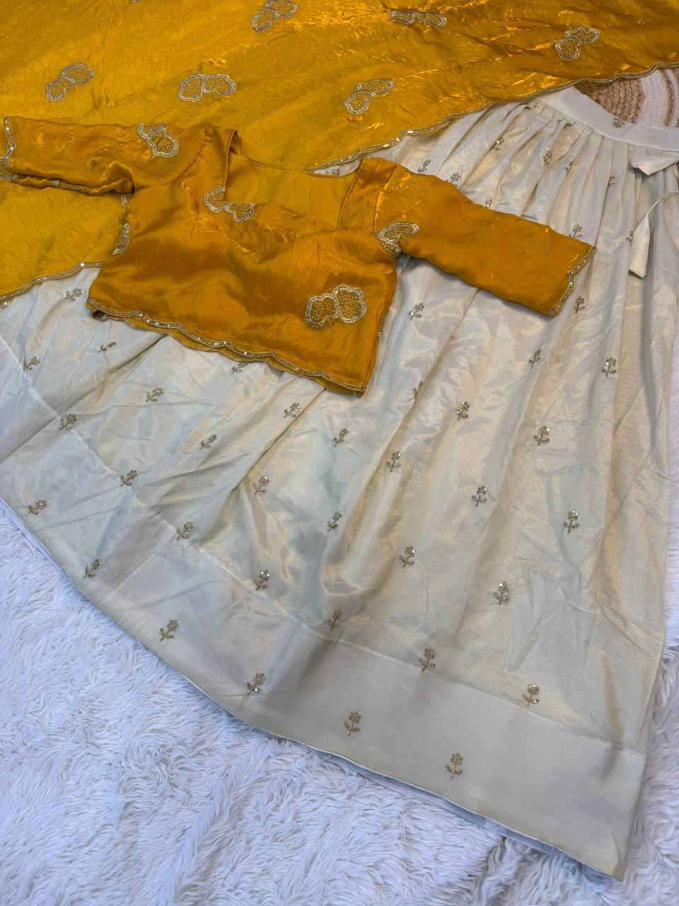 #Color_Yellow