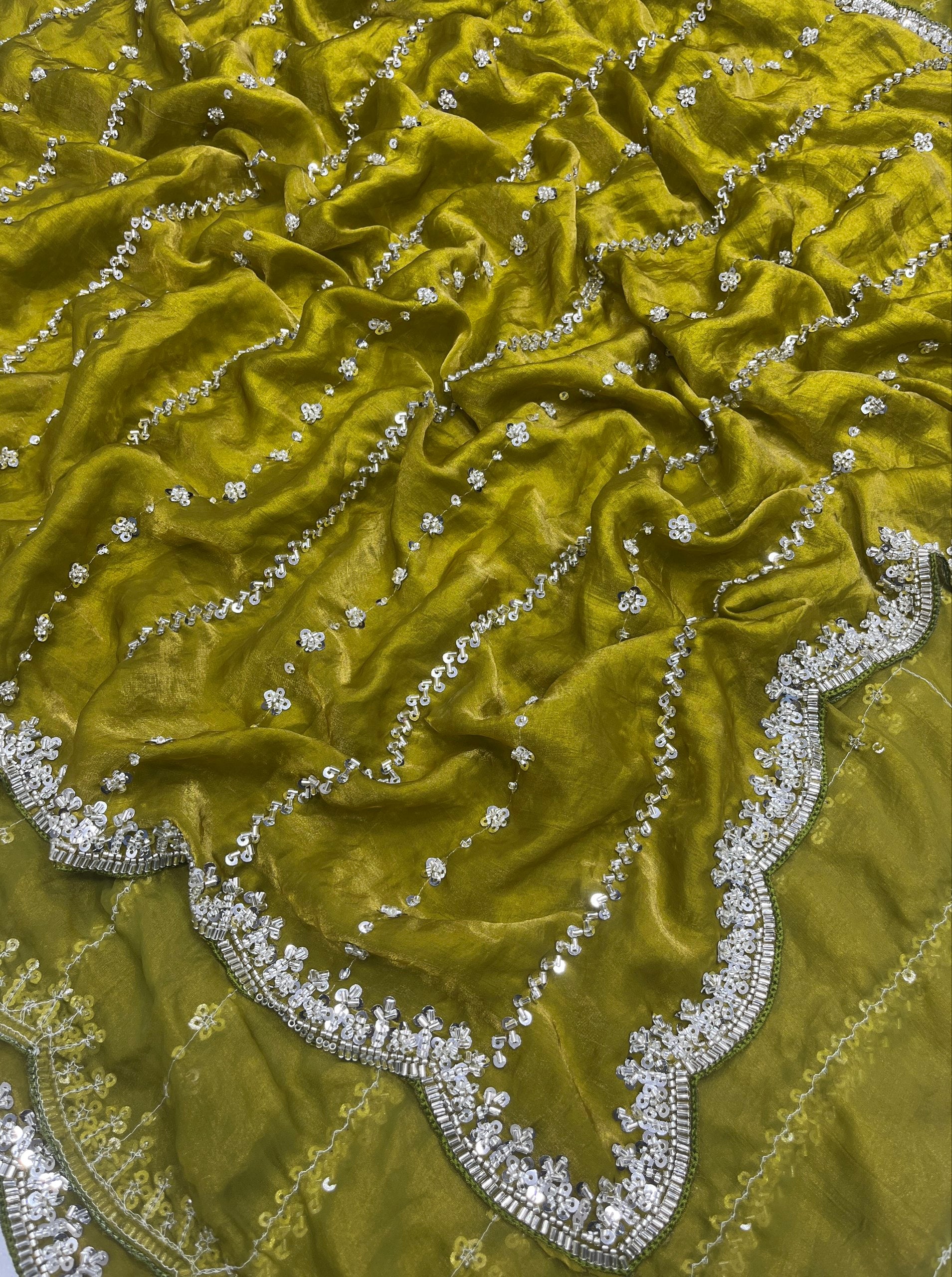 #Color_Gold