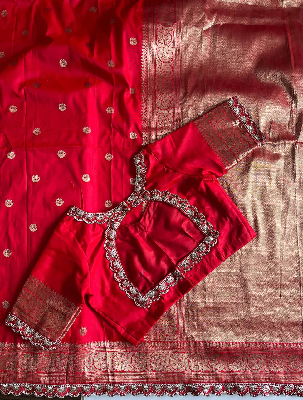 Banarasi Pattu saree with Moon  & Flower Weaving on all over the saree