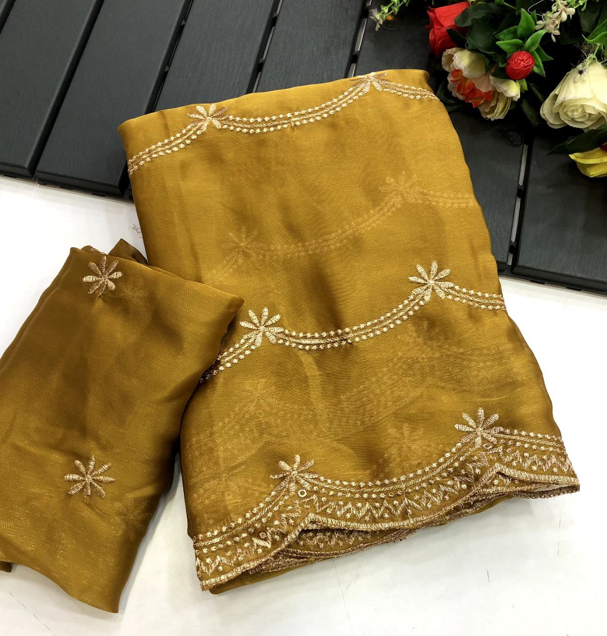 #Color_Gold