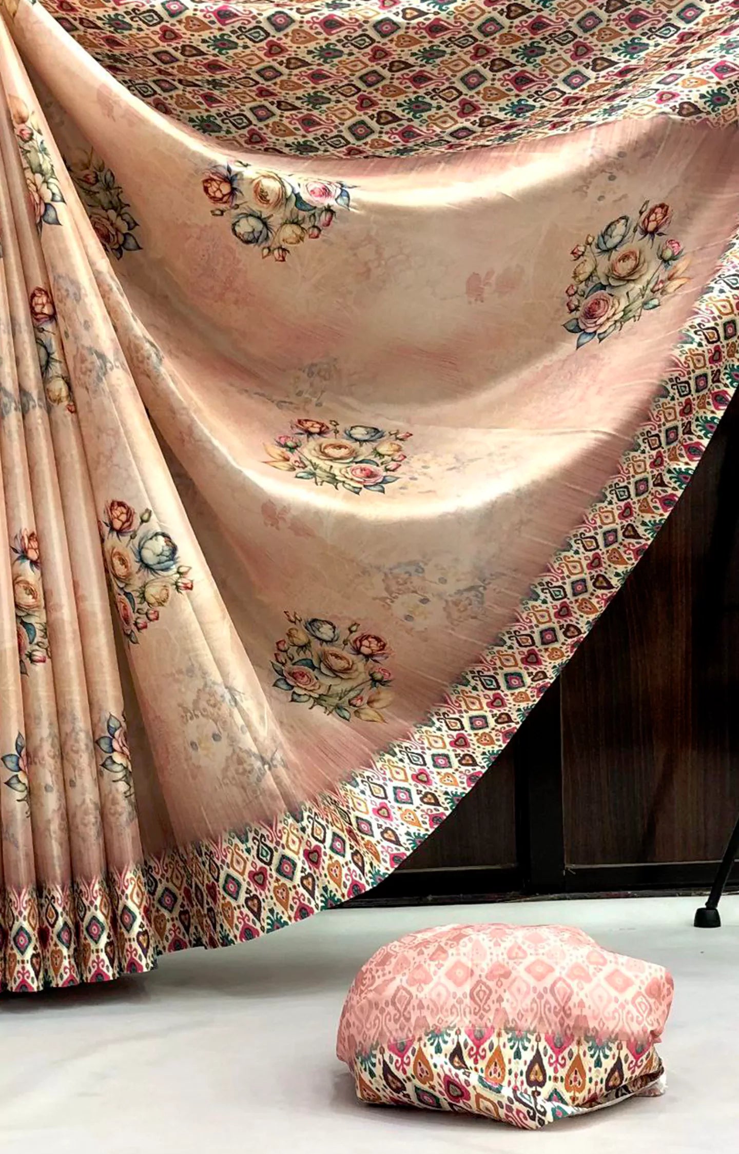 KARNIVAL SOFT SILK FLORAL DIGITAL PRINT SAREE.