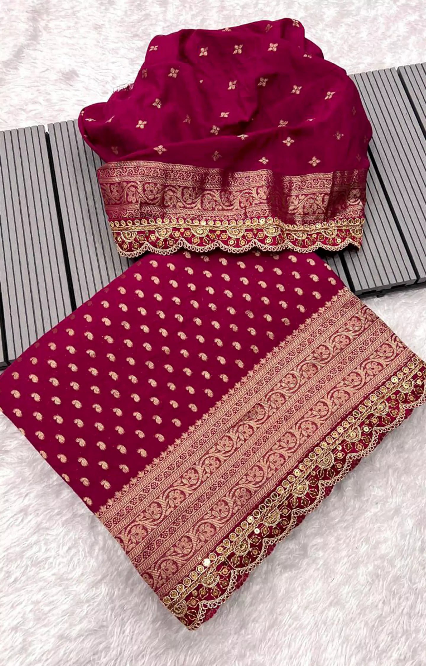 BELASY ADORN YOURSELF IN THIS BEAUTIFUL SAREE