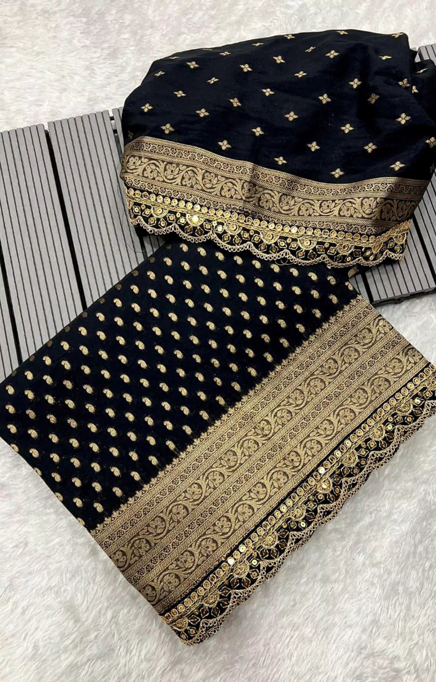 BELASY ADORN YOURSELF IN THIS BEAUTIFUL SAREE